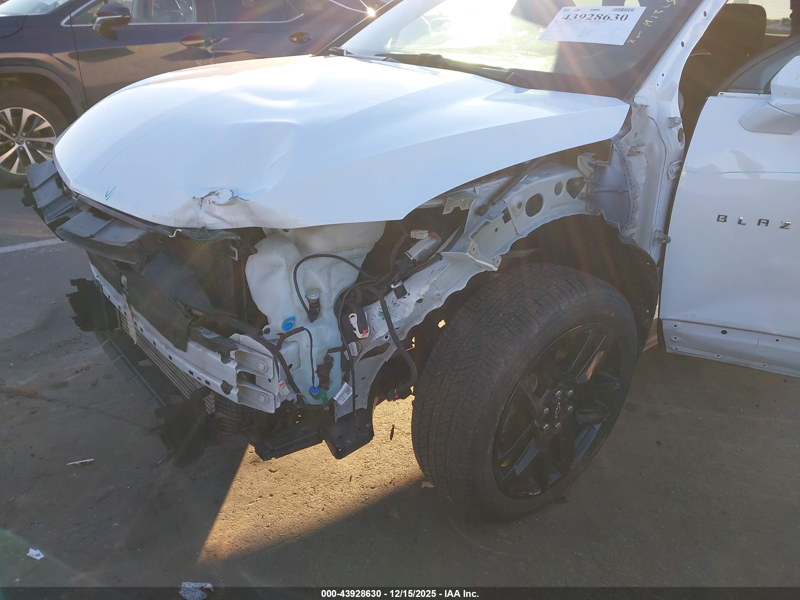 CHEVROLET BLAZER image 6