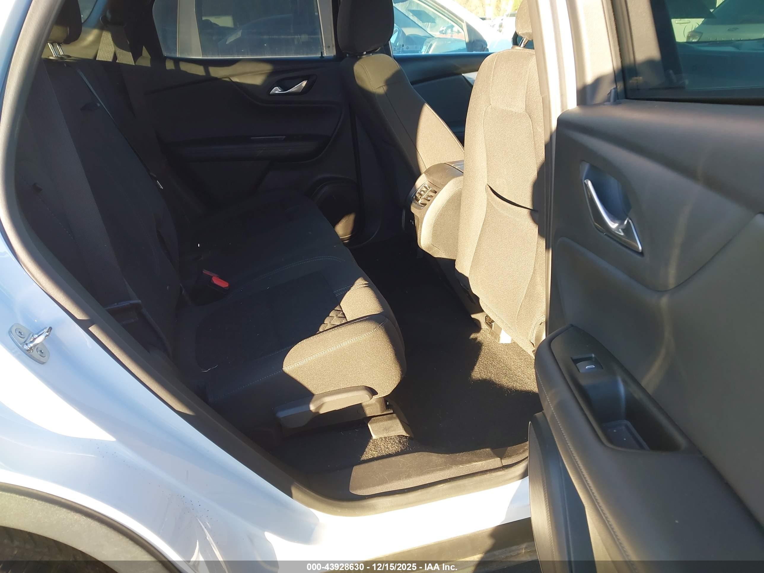 CHEVROLET BLAZER image 8