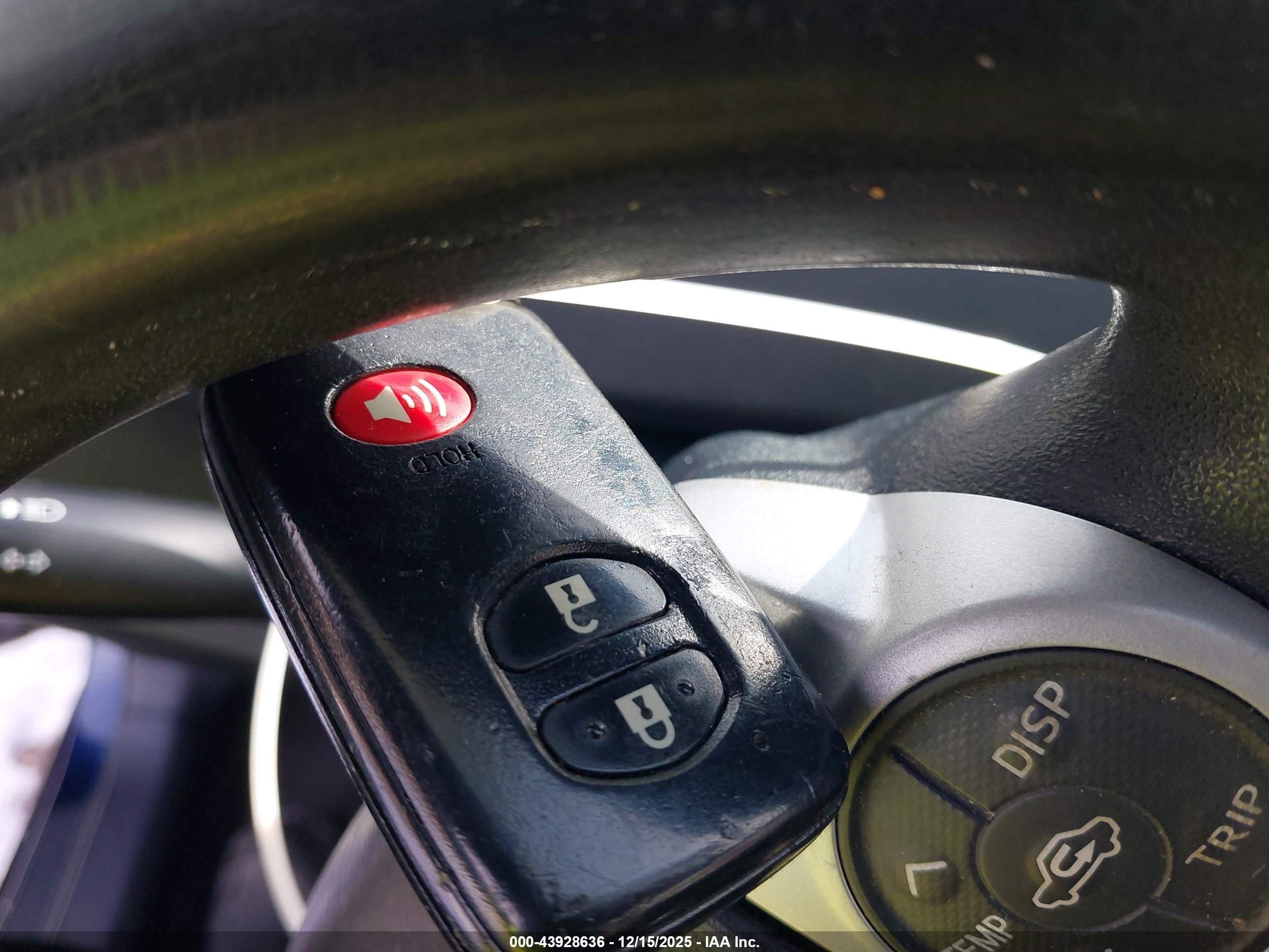 TOYOTA PRIUS image 11