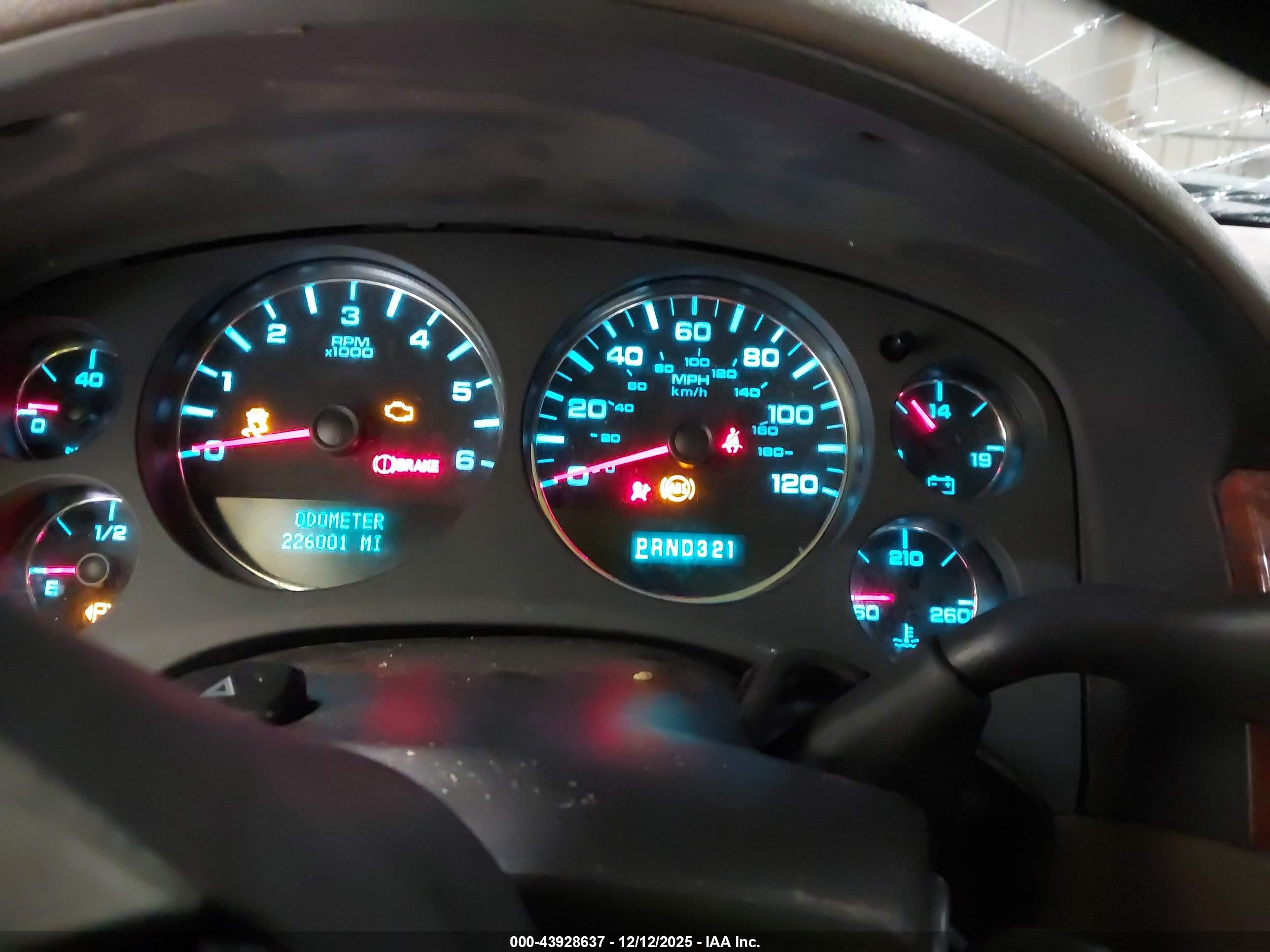 CHEVROLET TAHOE image 7