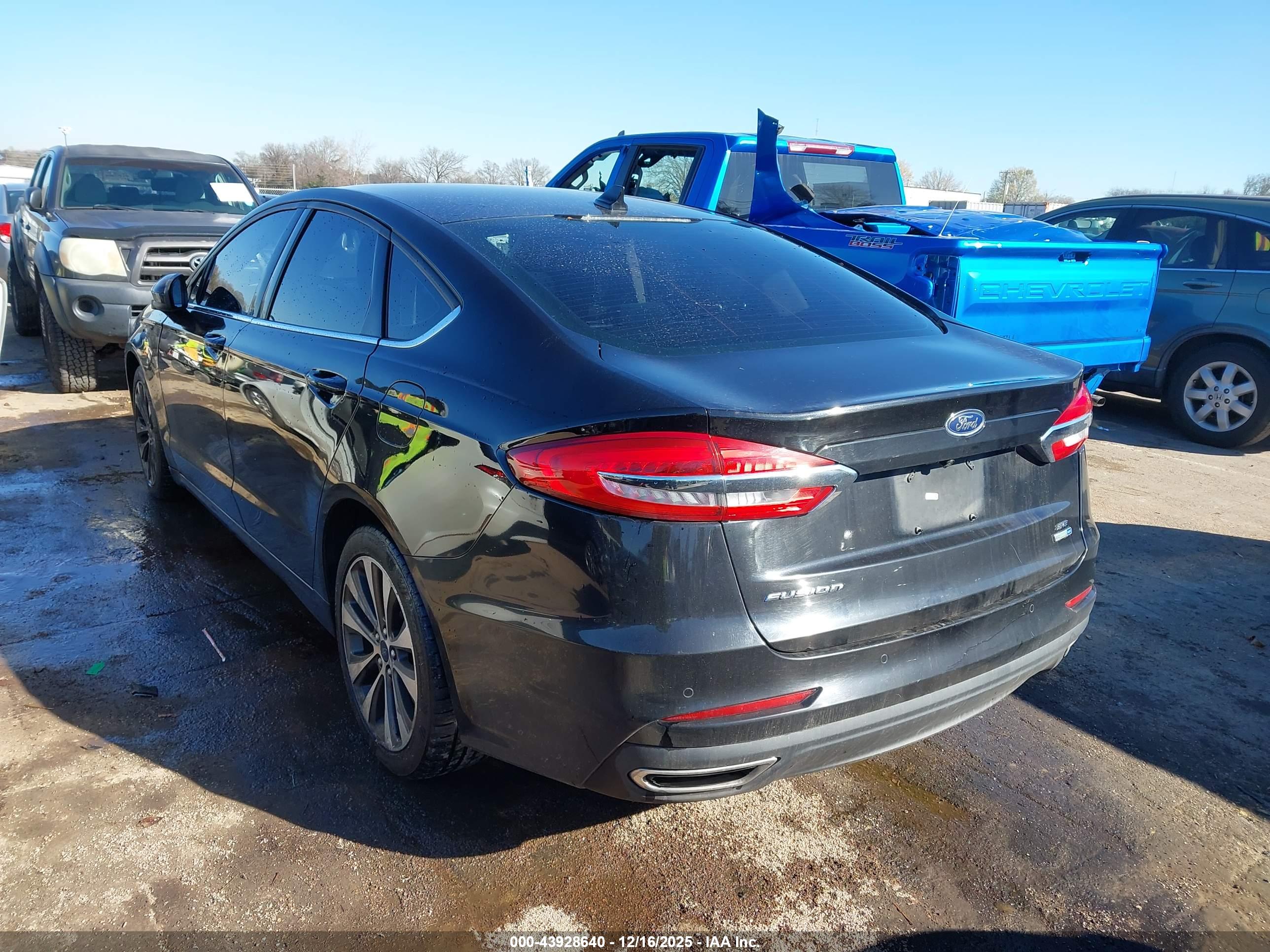 FORD FUSION image 3