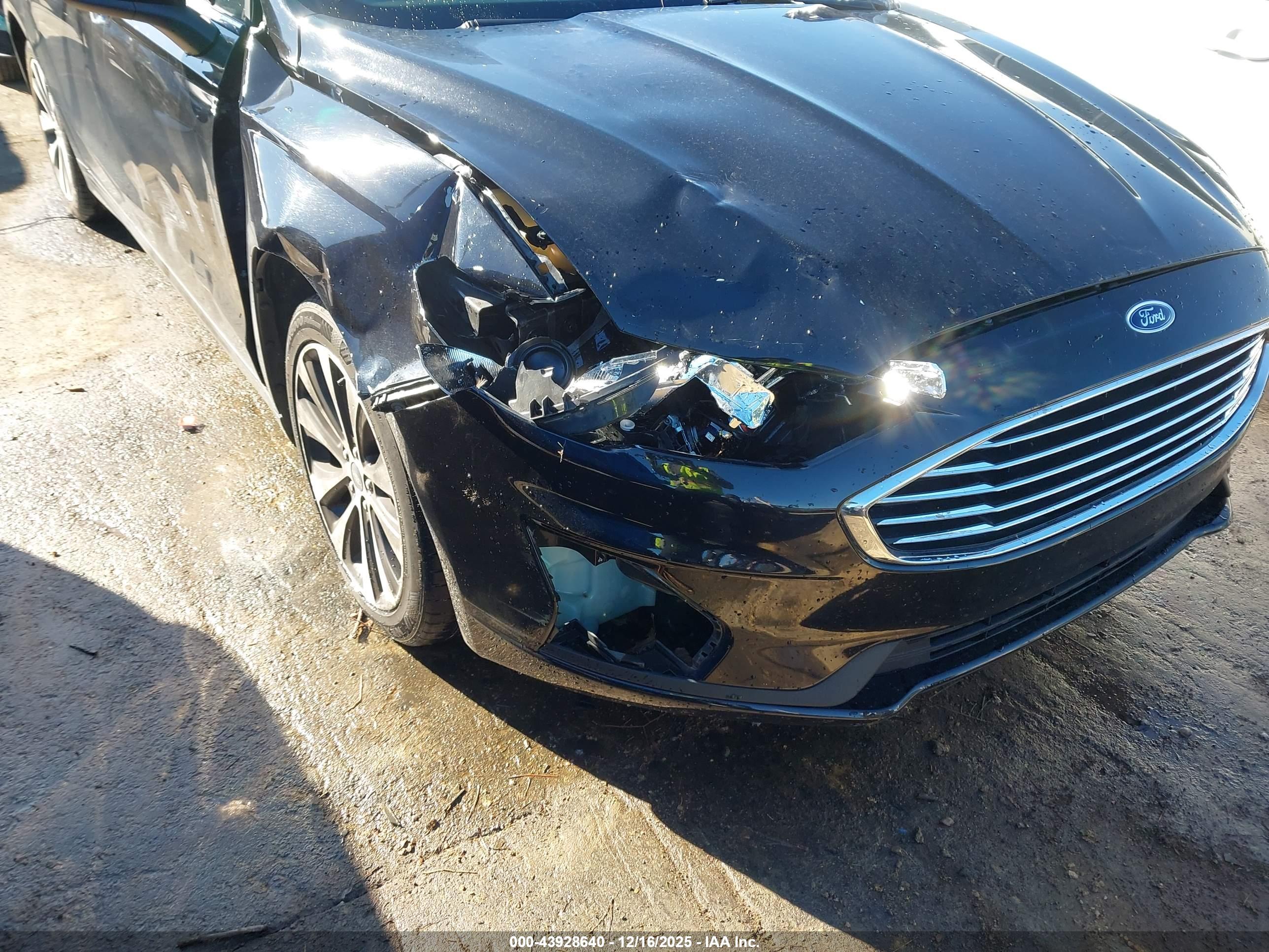 FORD FUSION image 6