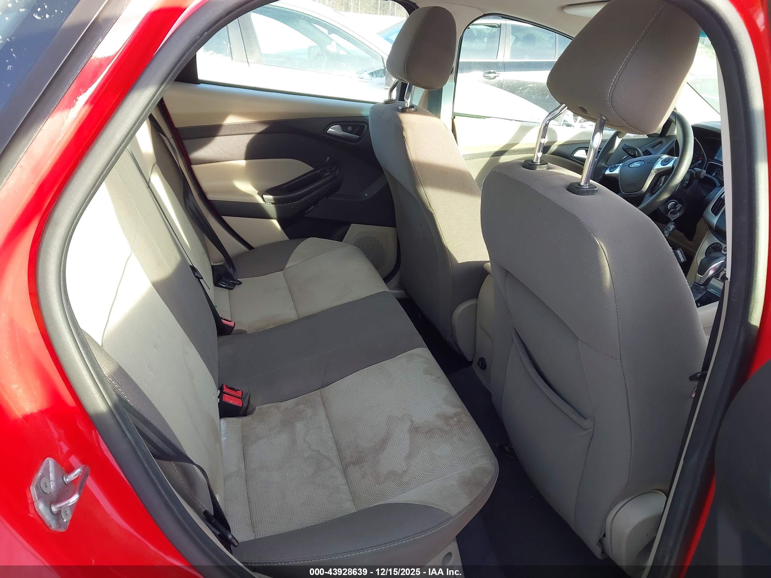 FORD FOCUS image 8
