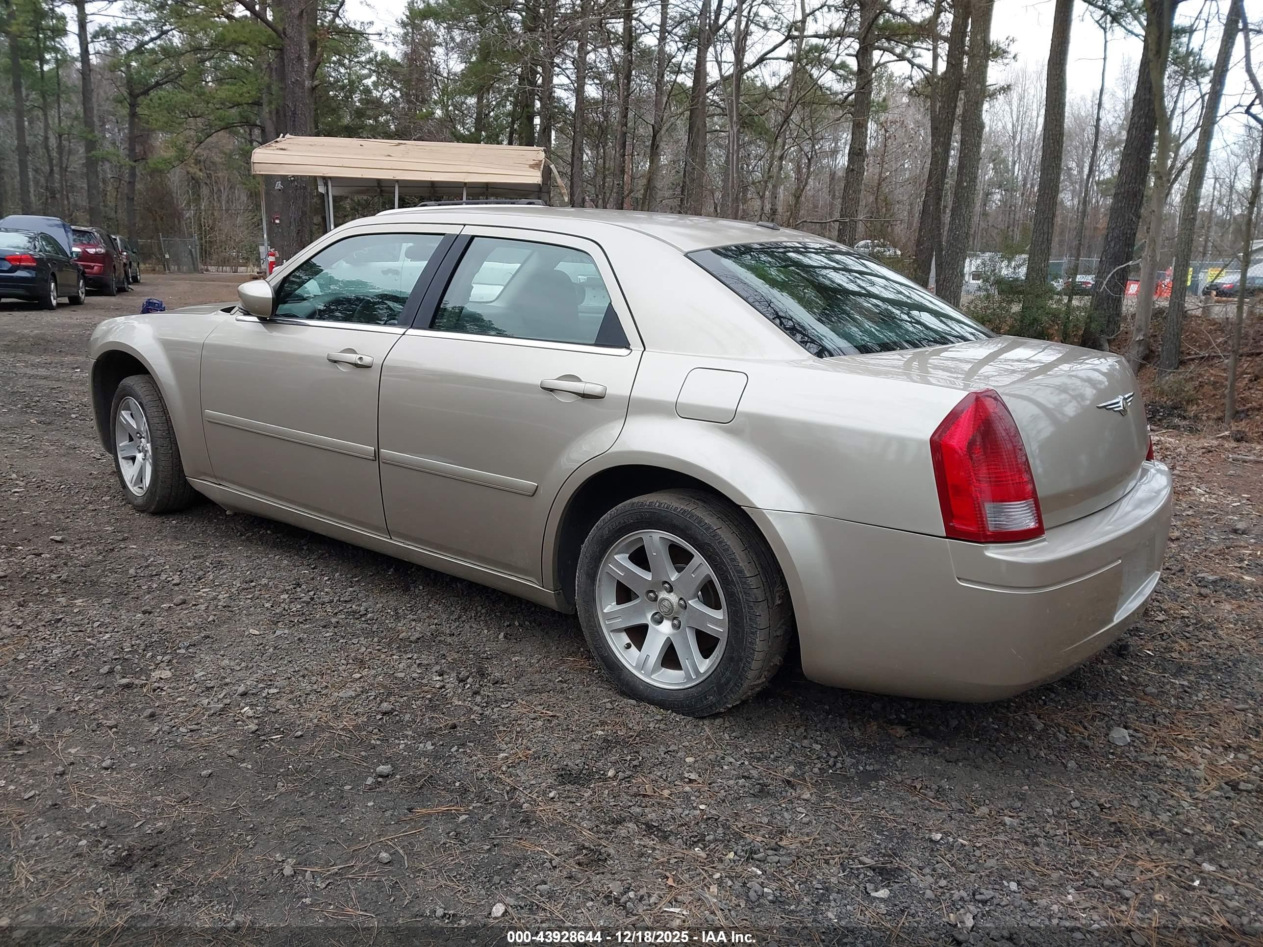 CHRYSLER 300 image 3