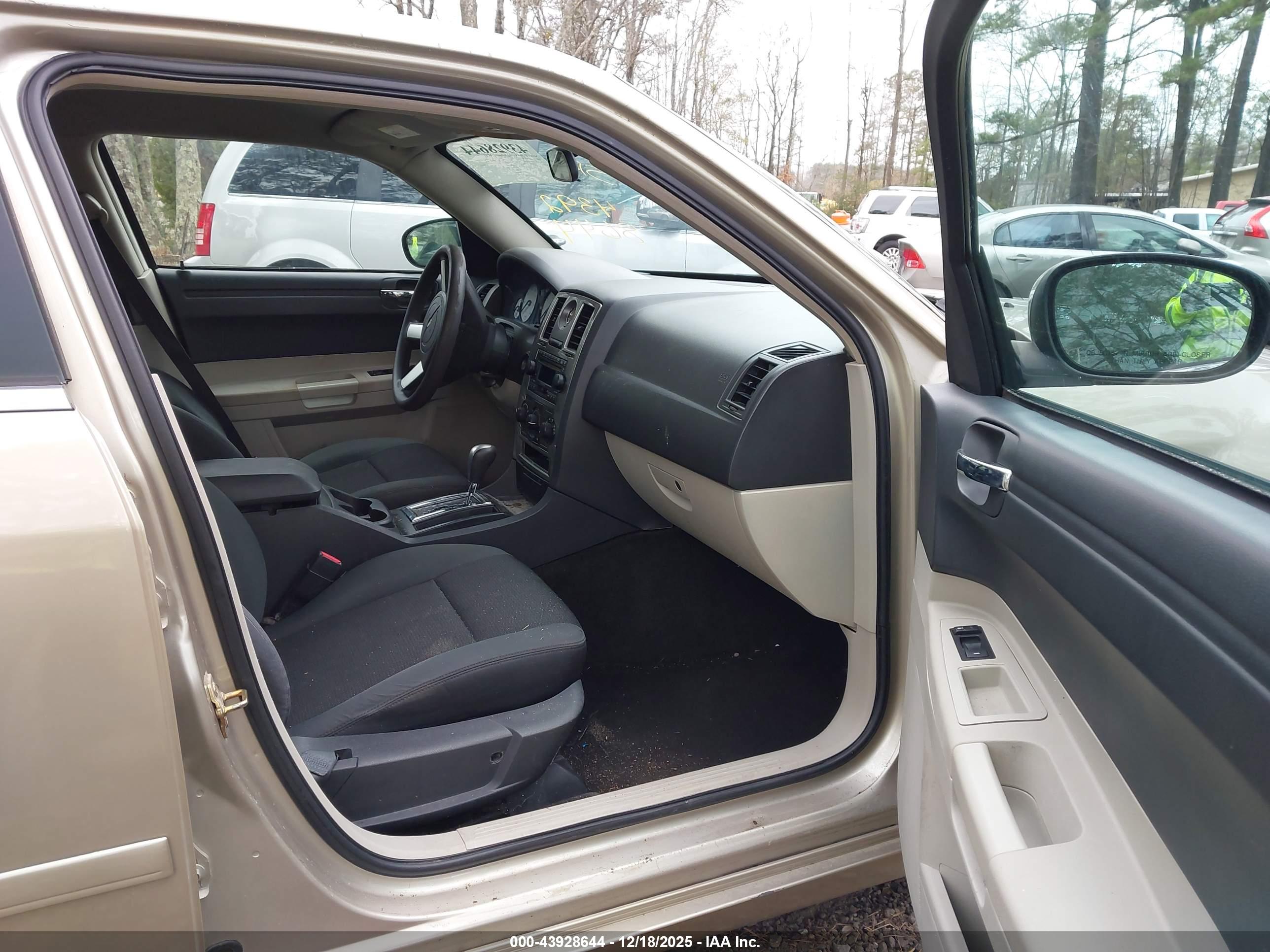 CHRYSLER 300 image 5
