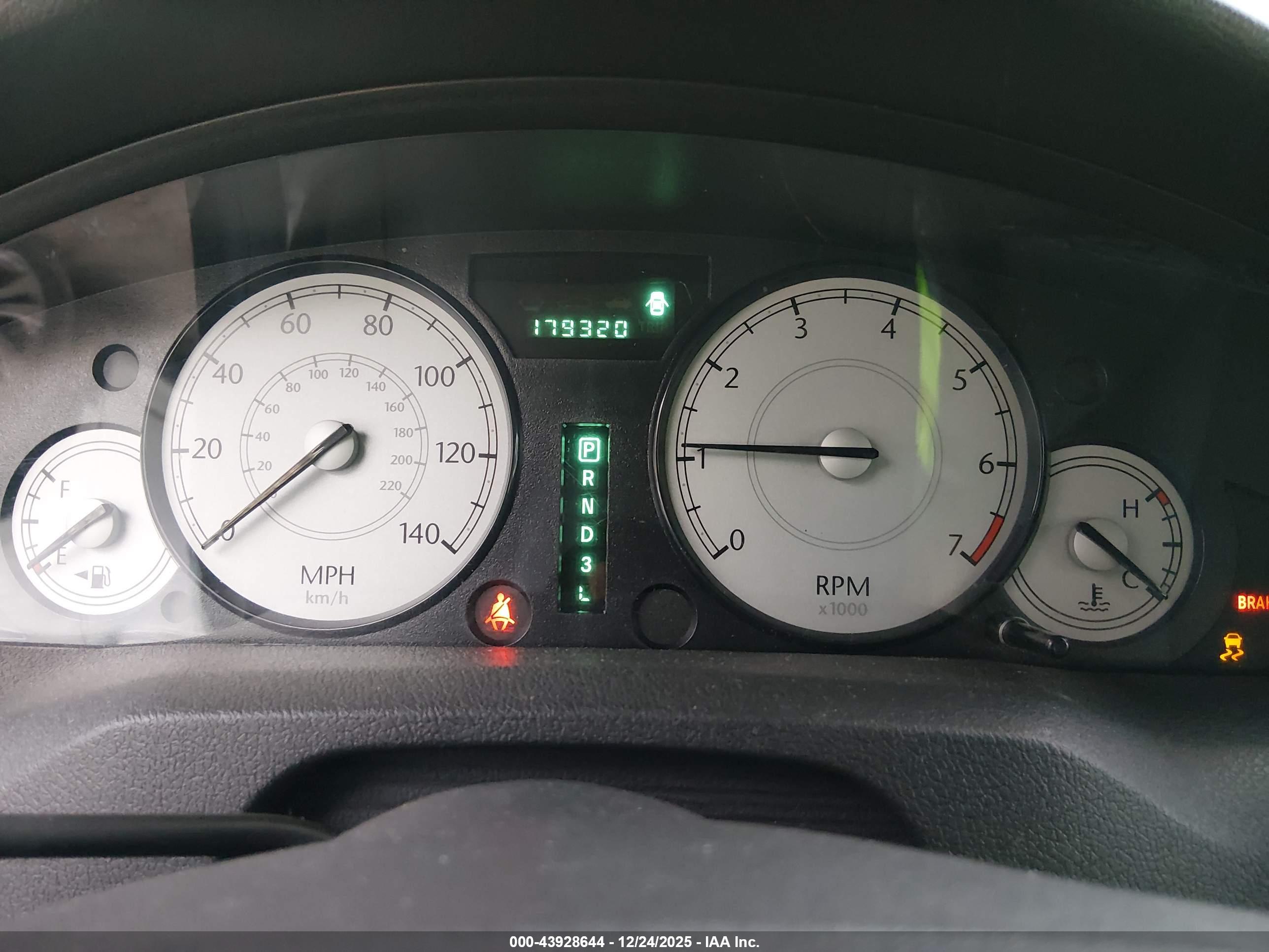 CHRYSLER 300 image 7