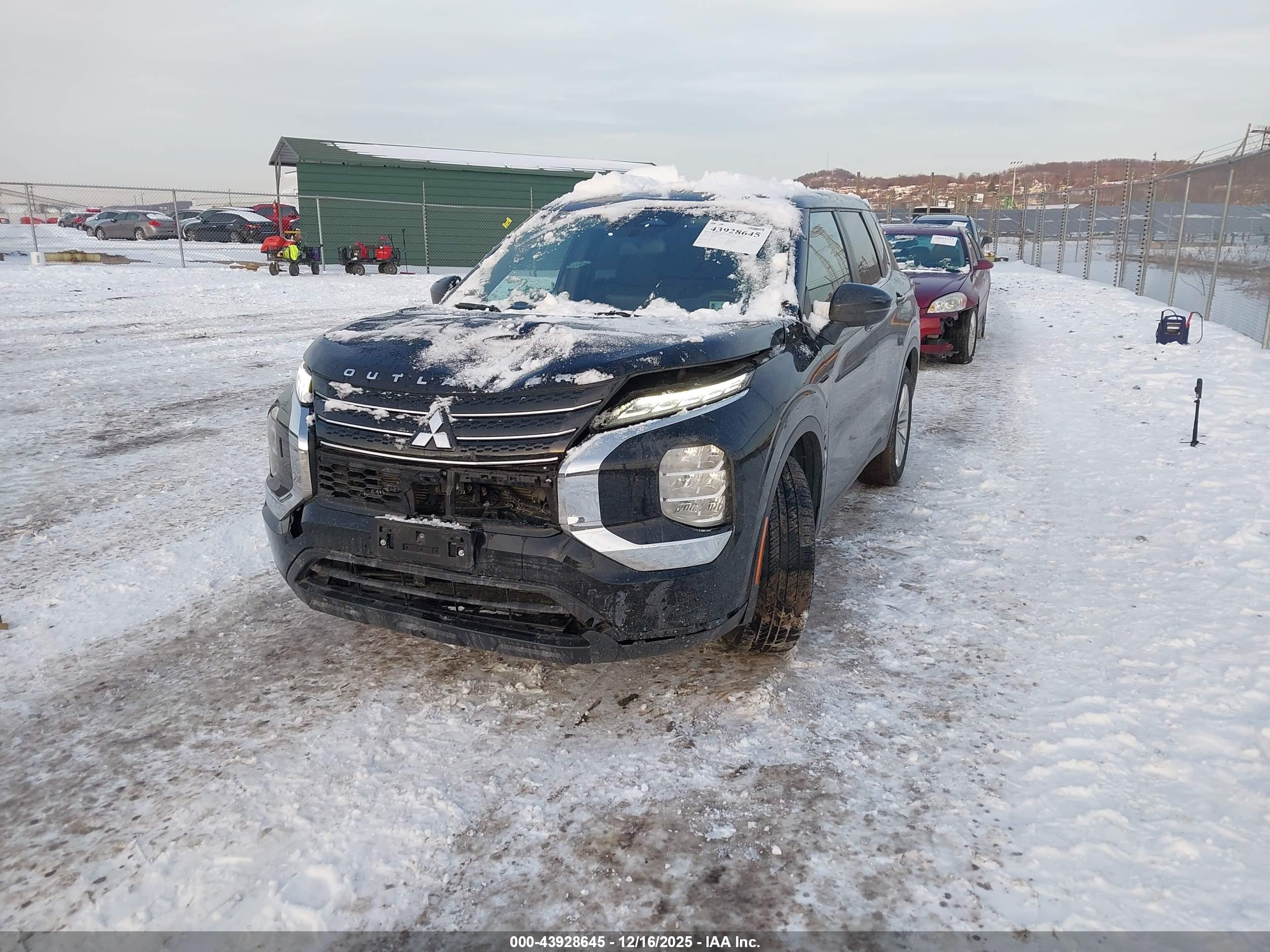 MITSUBISHI OUTLANDER image 2