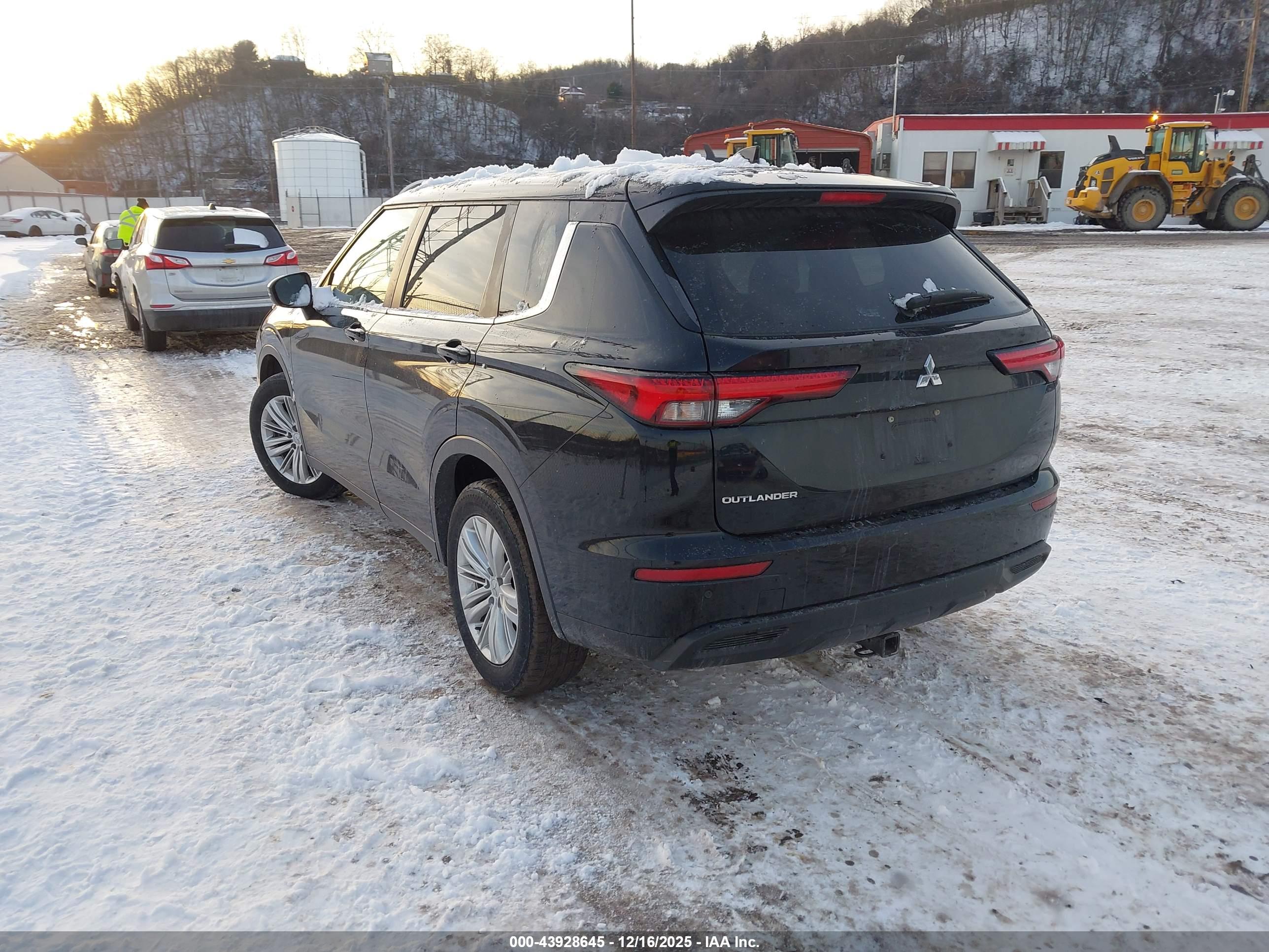 MITSUBISHI OUTLANDER image 3