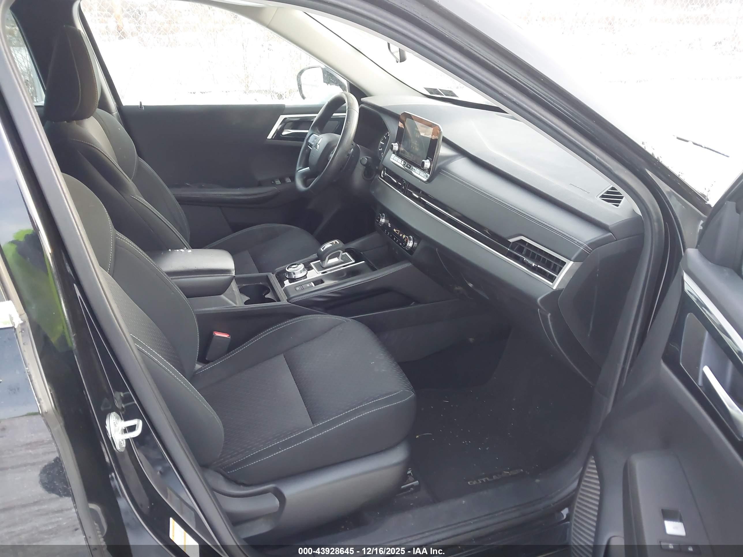 MITSUBISHI OUTLANDER image 5