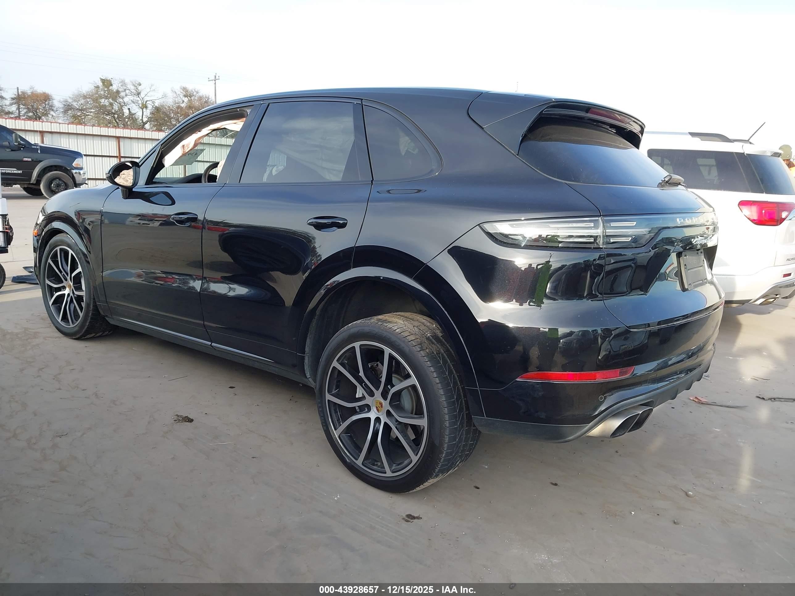 PORSCHE CAYENNE image 3