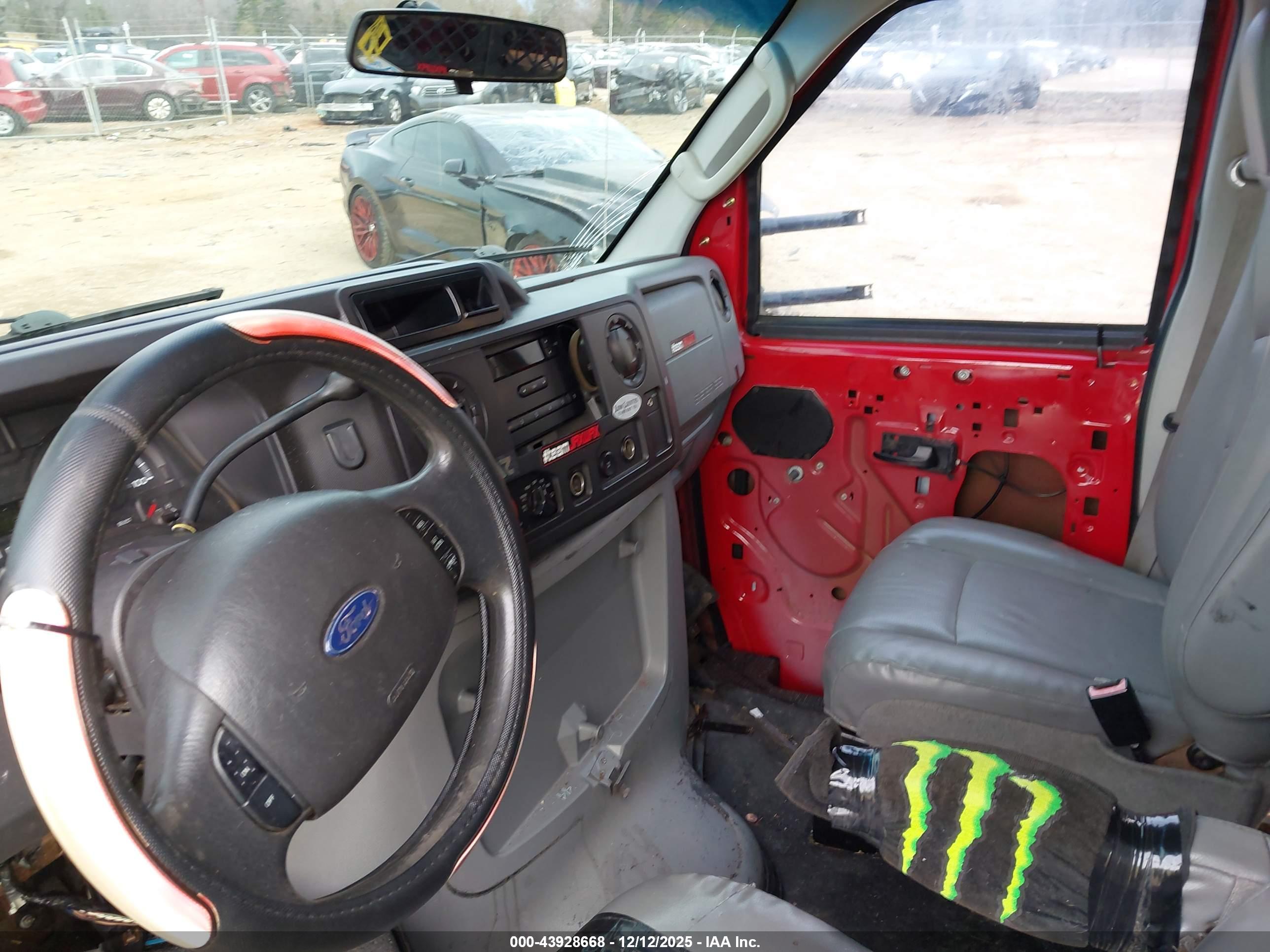 FORD E-250 image 5
