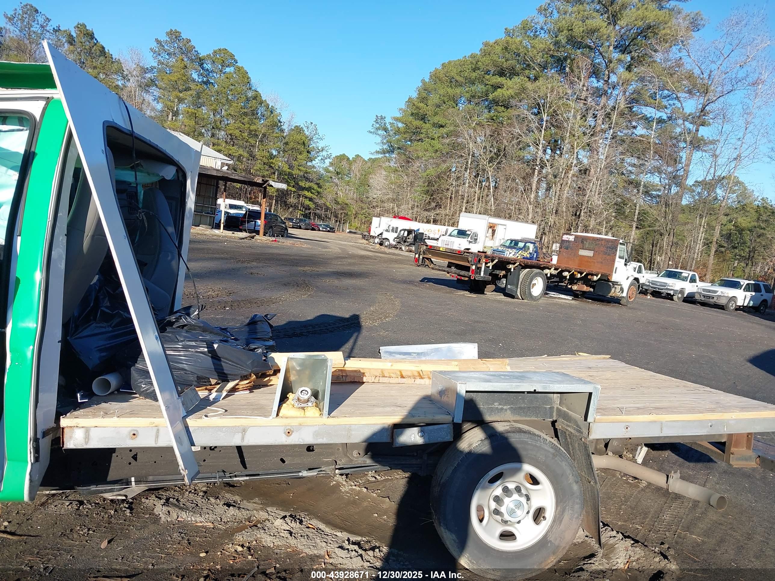 CHEVROLET EXPRESS image 7