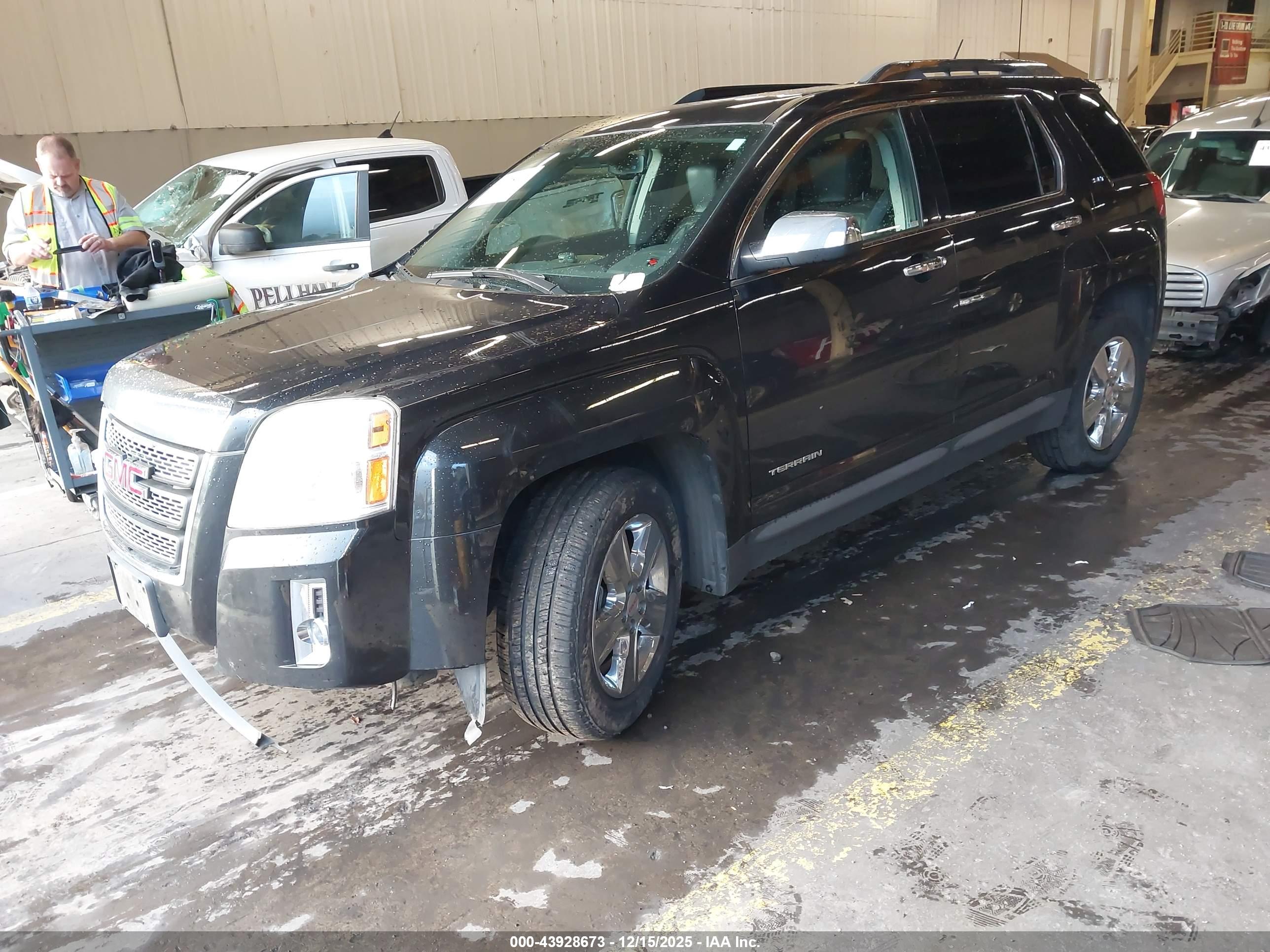 GMC TERRAIN image 2