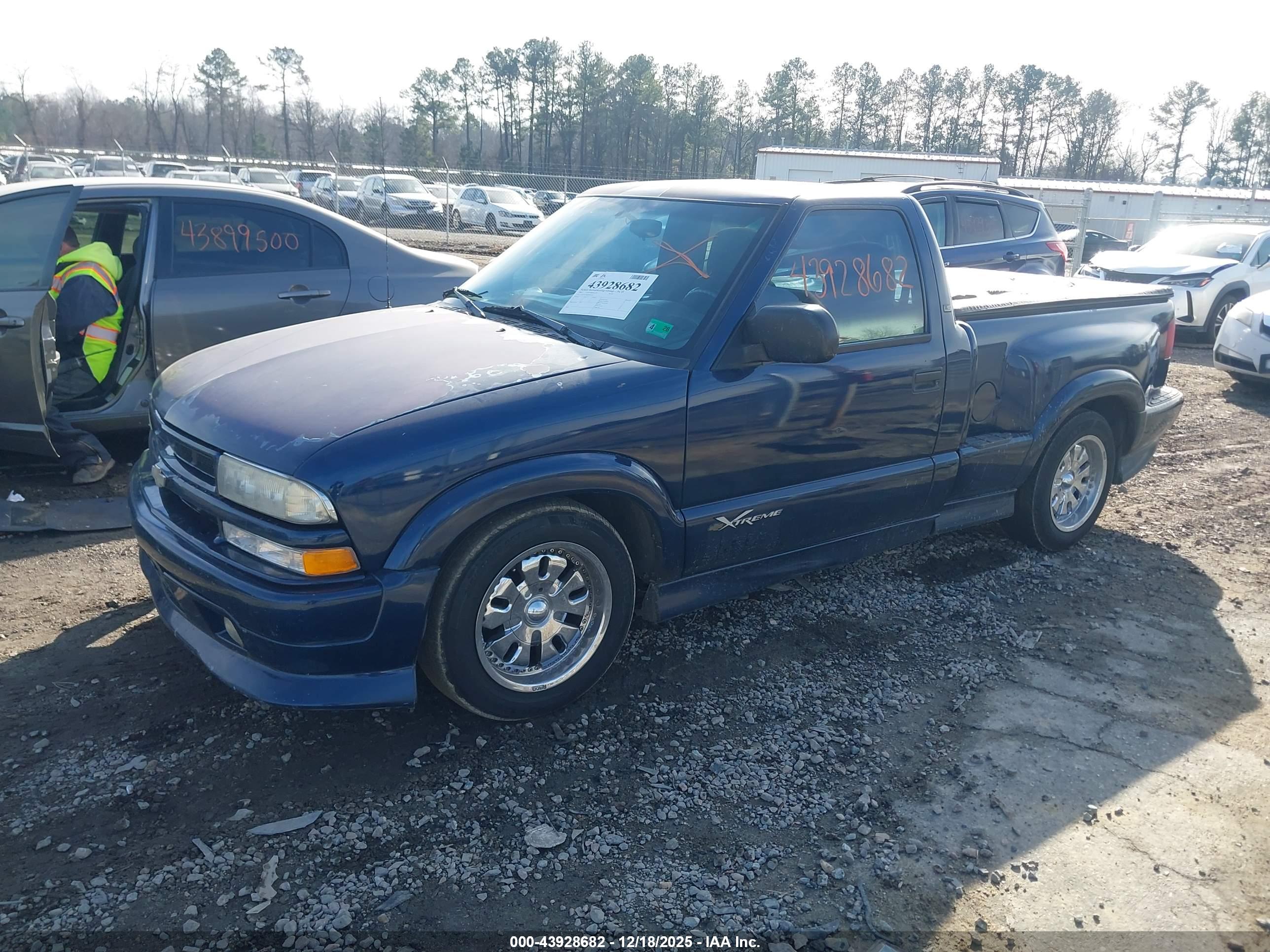 CHEVROLET S-10 image 2