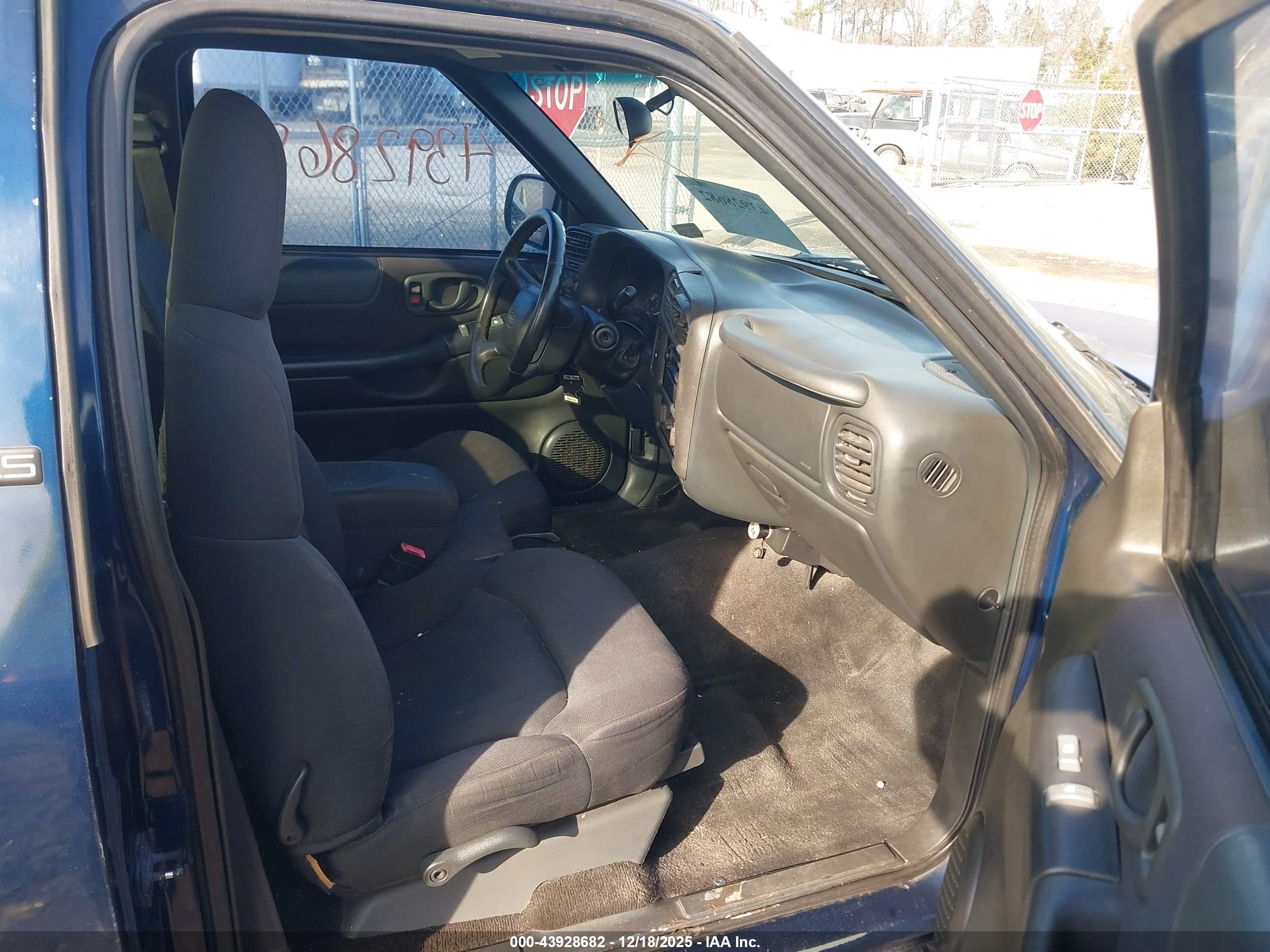 CHEVROLET S-10 image 5