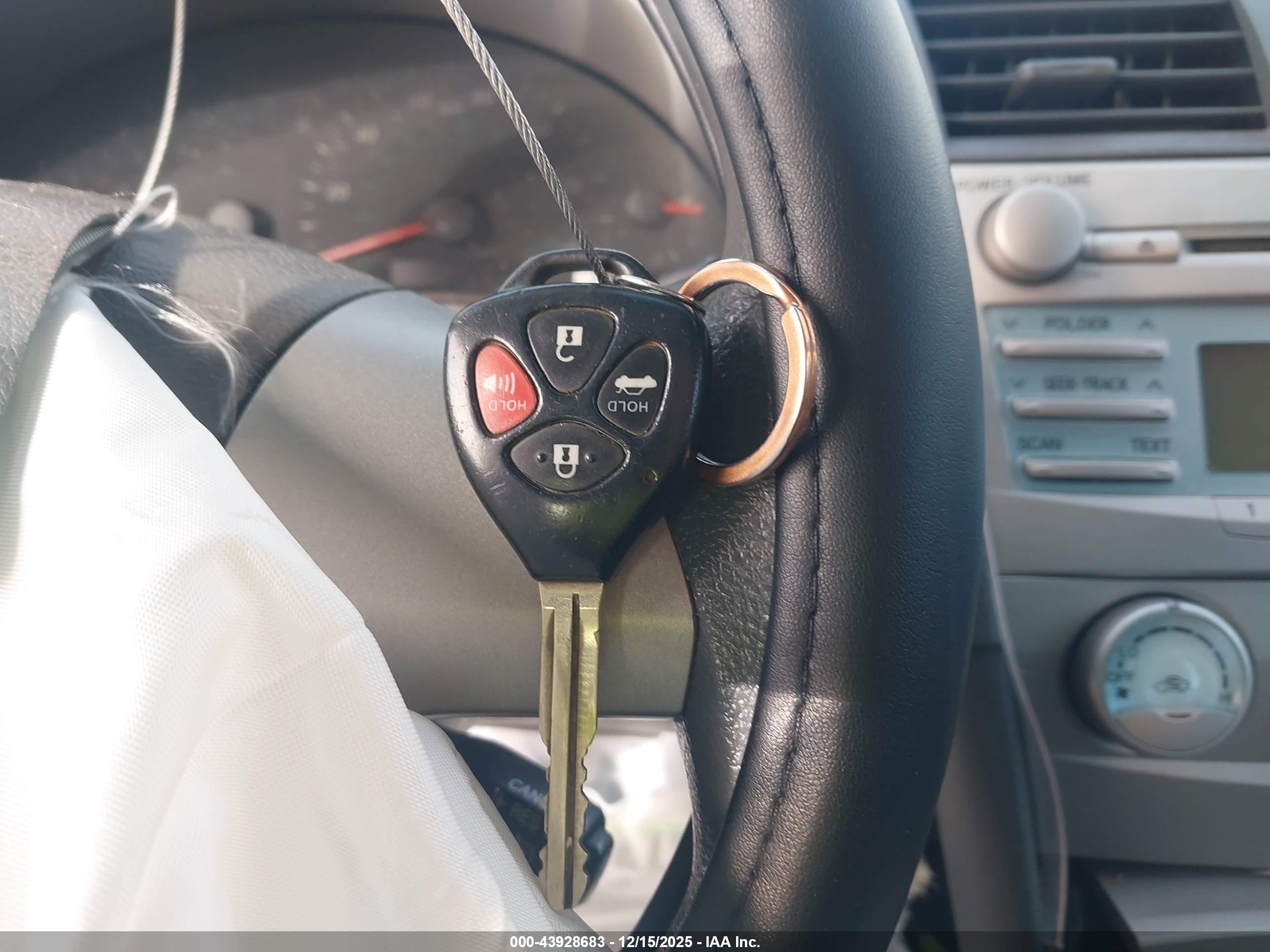 TOYOTA CAMRY image 11