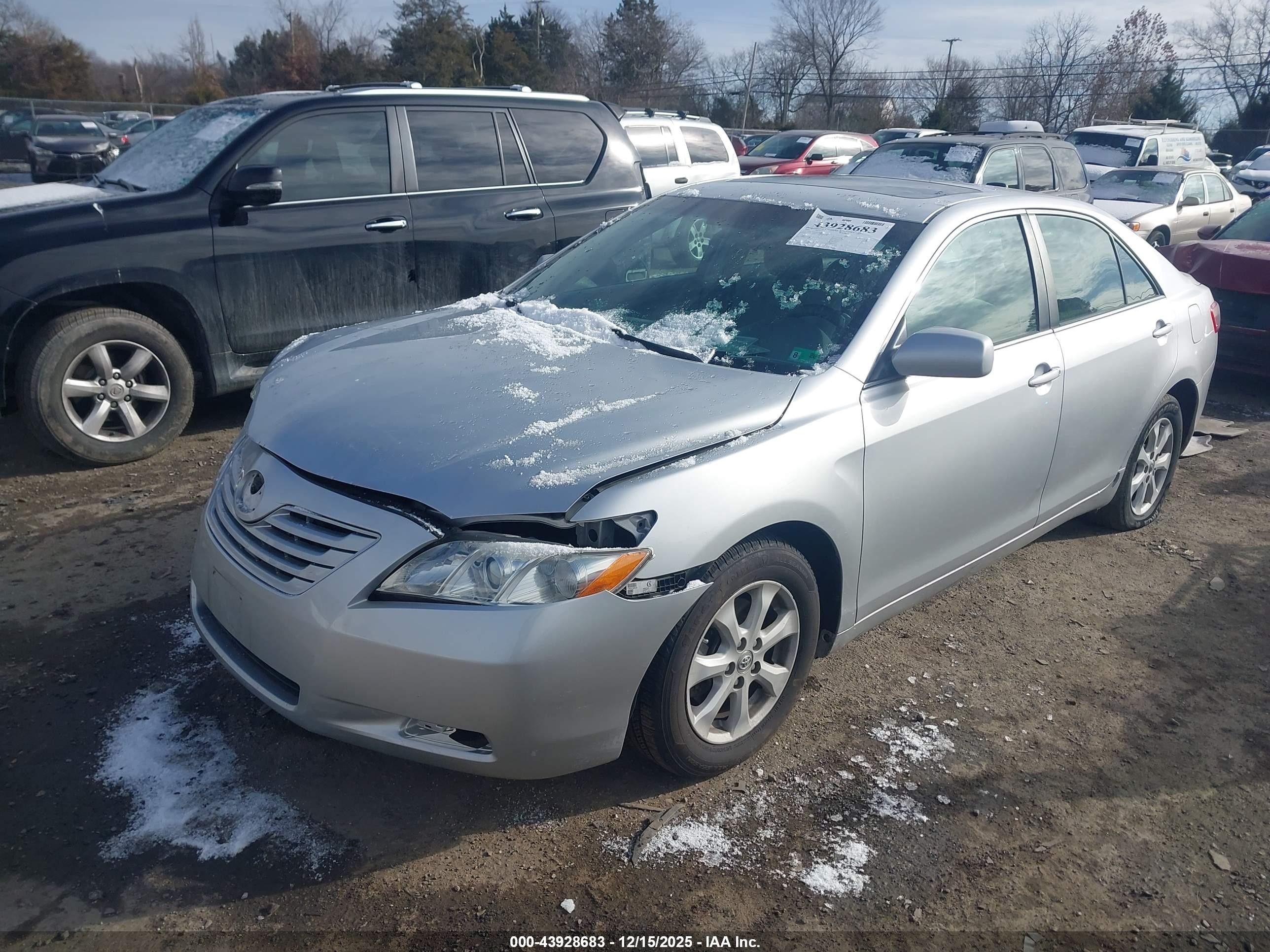 TOYOTA CAMRY image 2