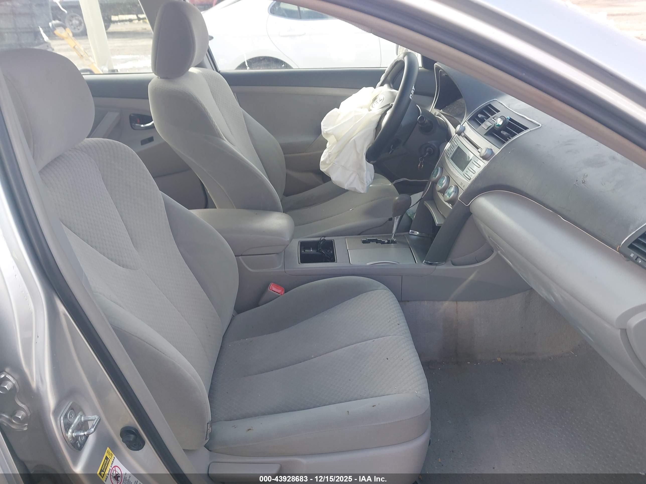 TOYOTA CAMRY image 5