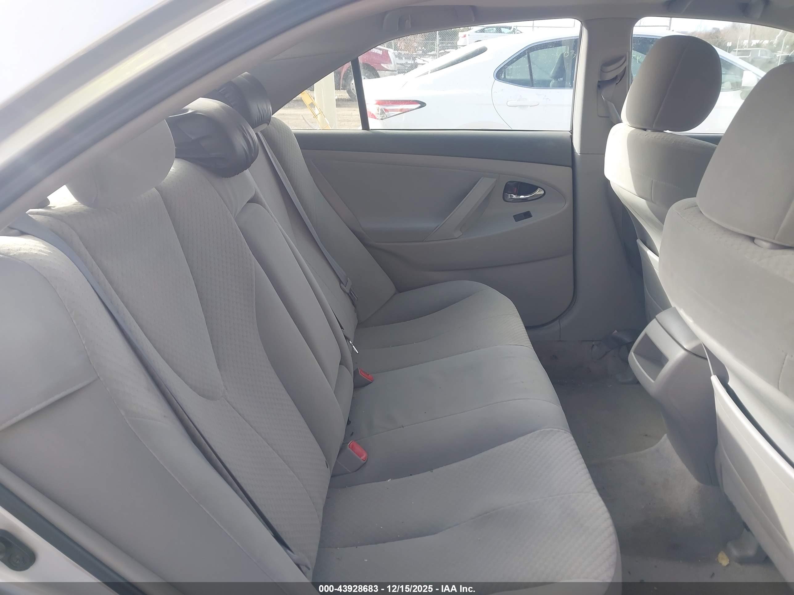 TOYOTA CAMRY image 8