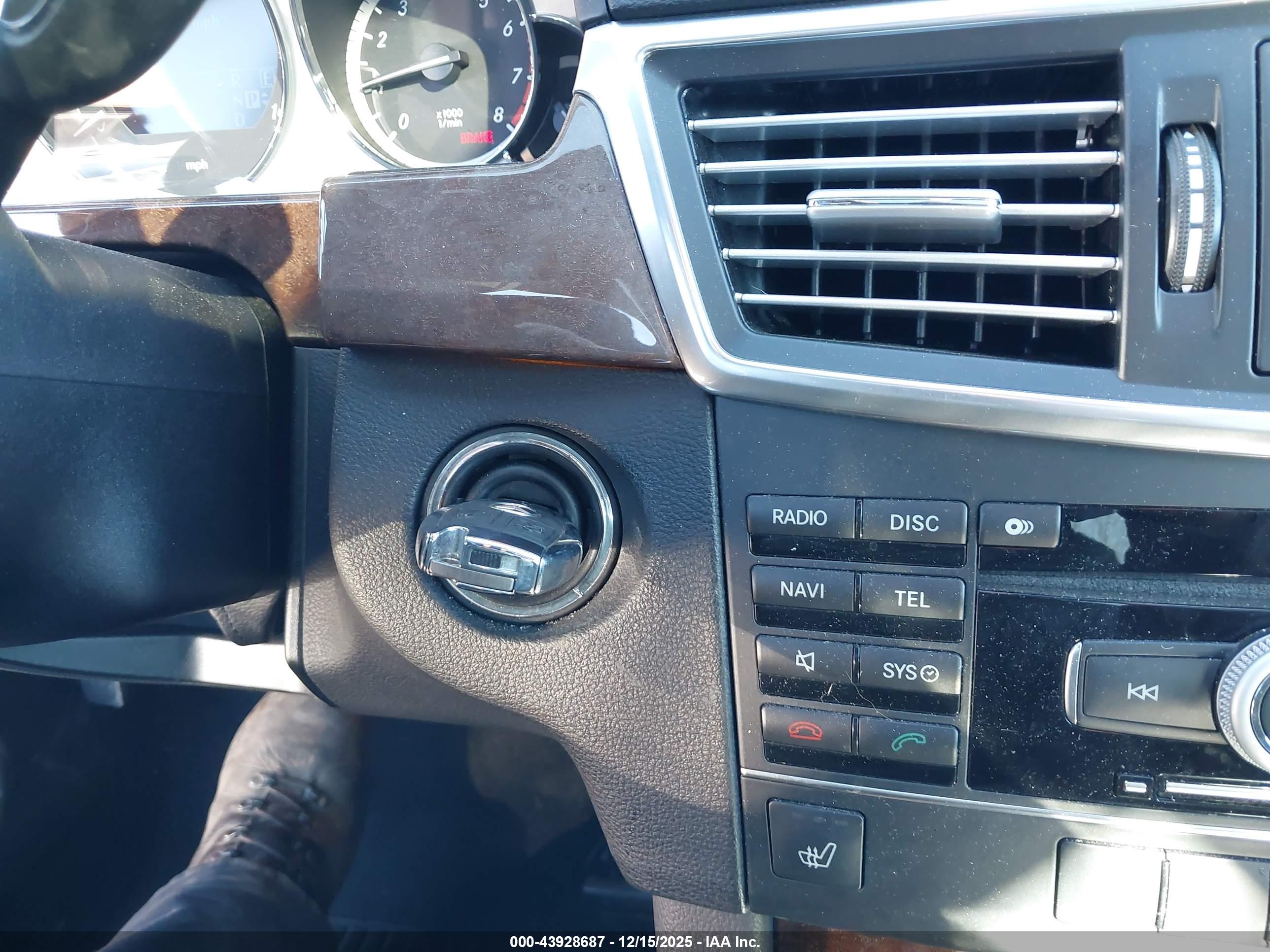 MERCEDES-BENZ E image 11