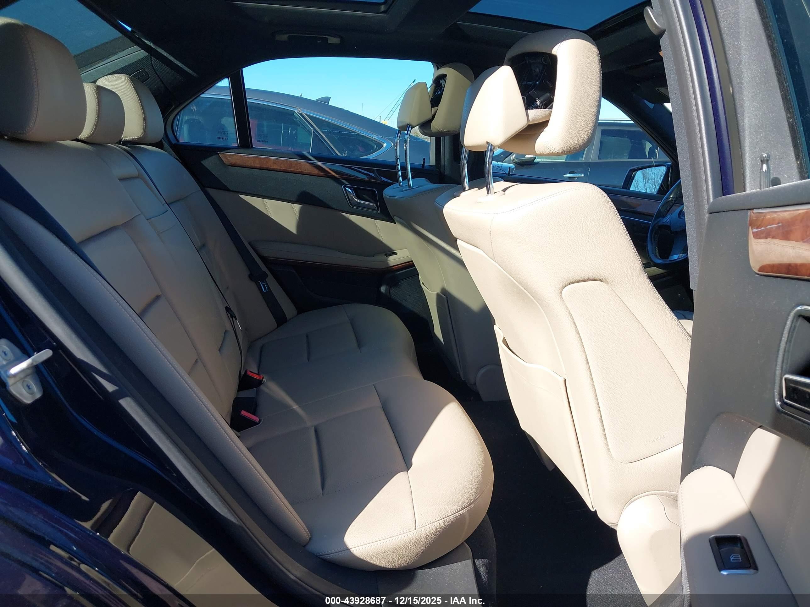 MERCEDES-BENZ E image 8