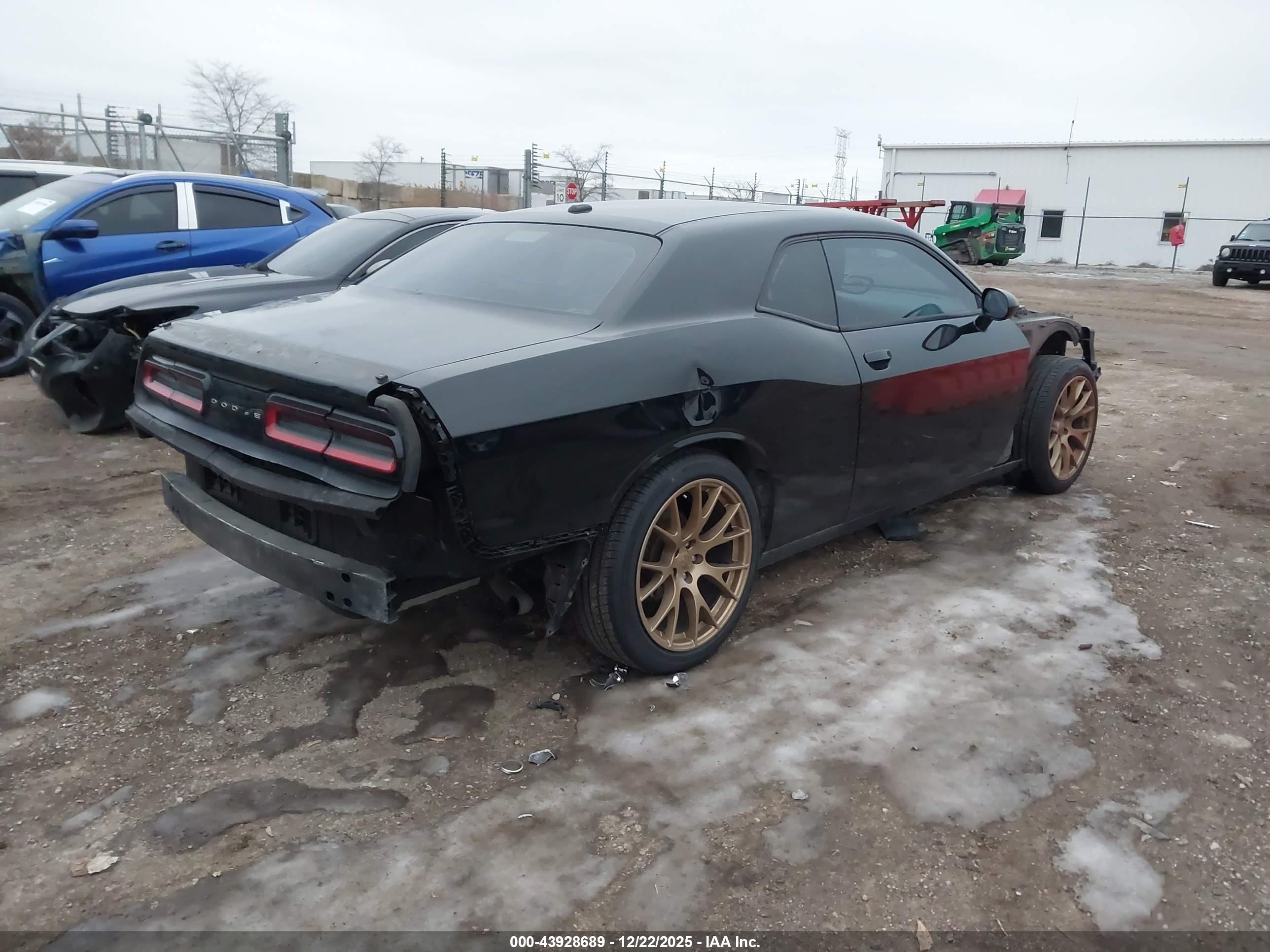 DODGE CHALLENGER image 4