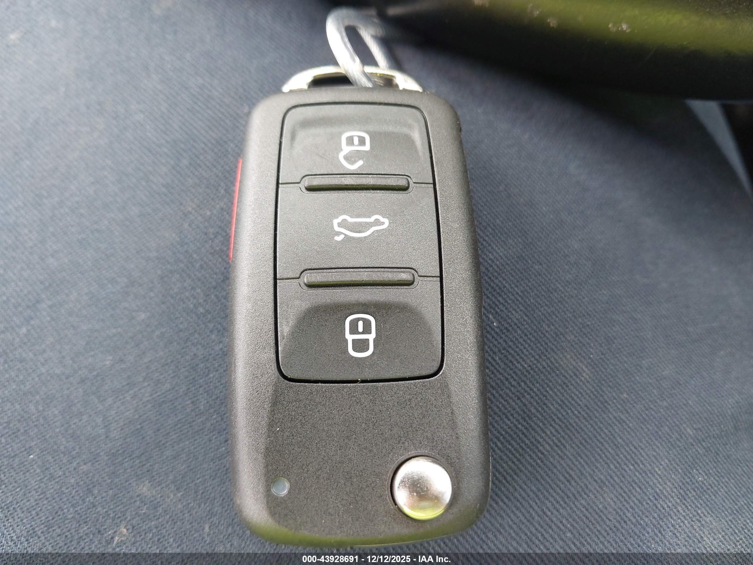 VOLKSWAGEN JETTA image 11