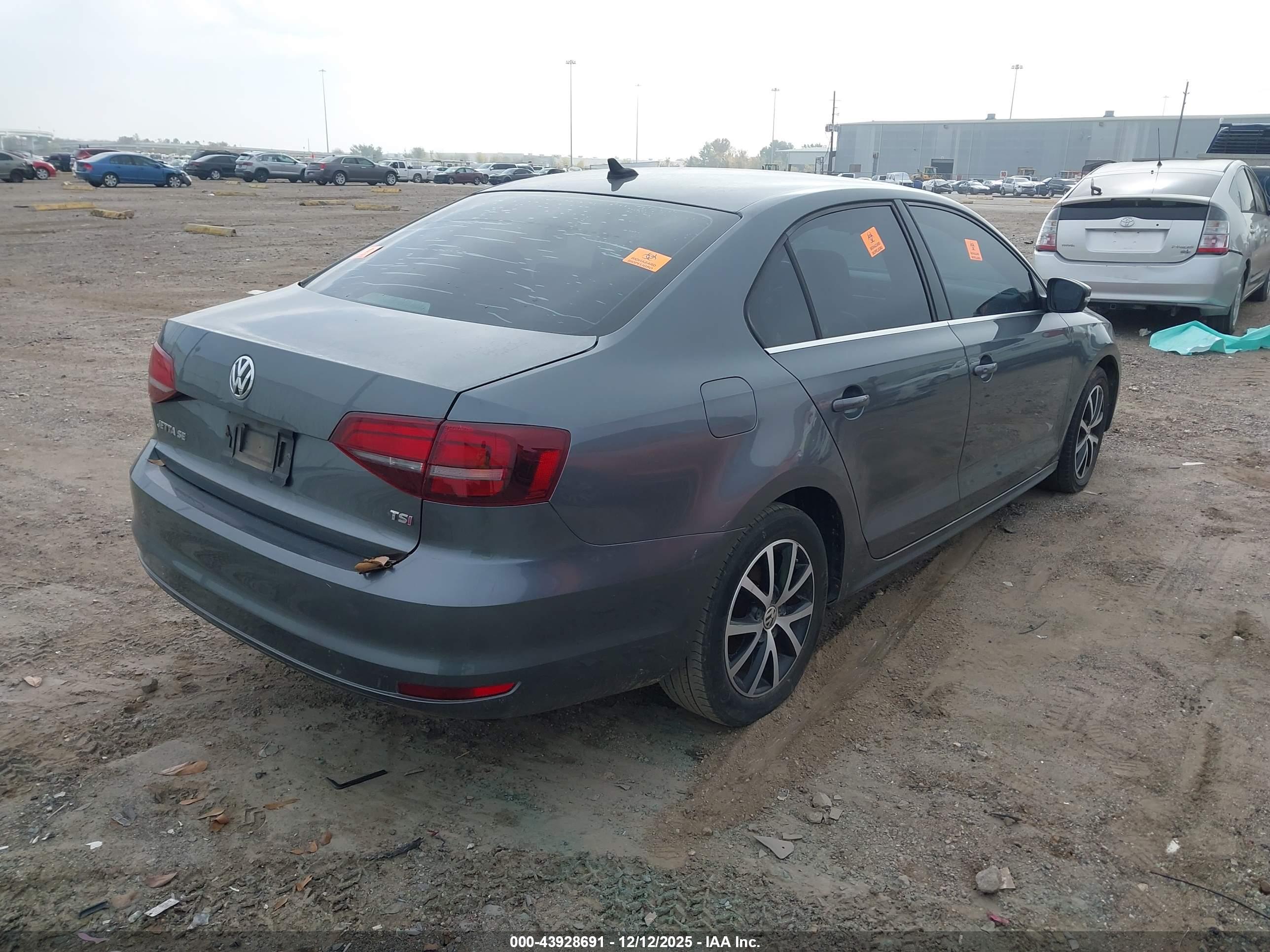 VOLKSWAGEN JETTA image 4