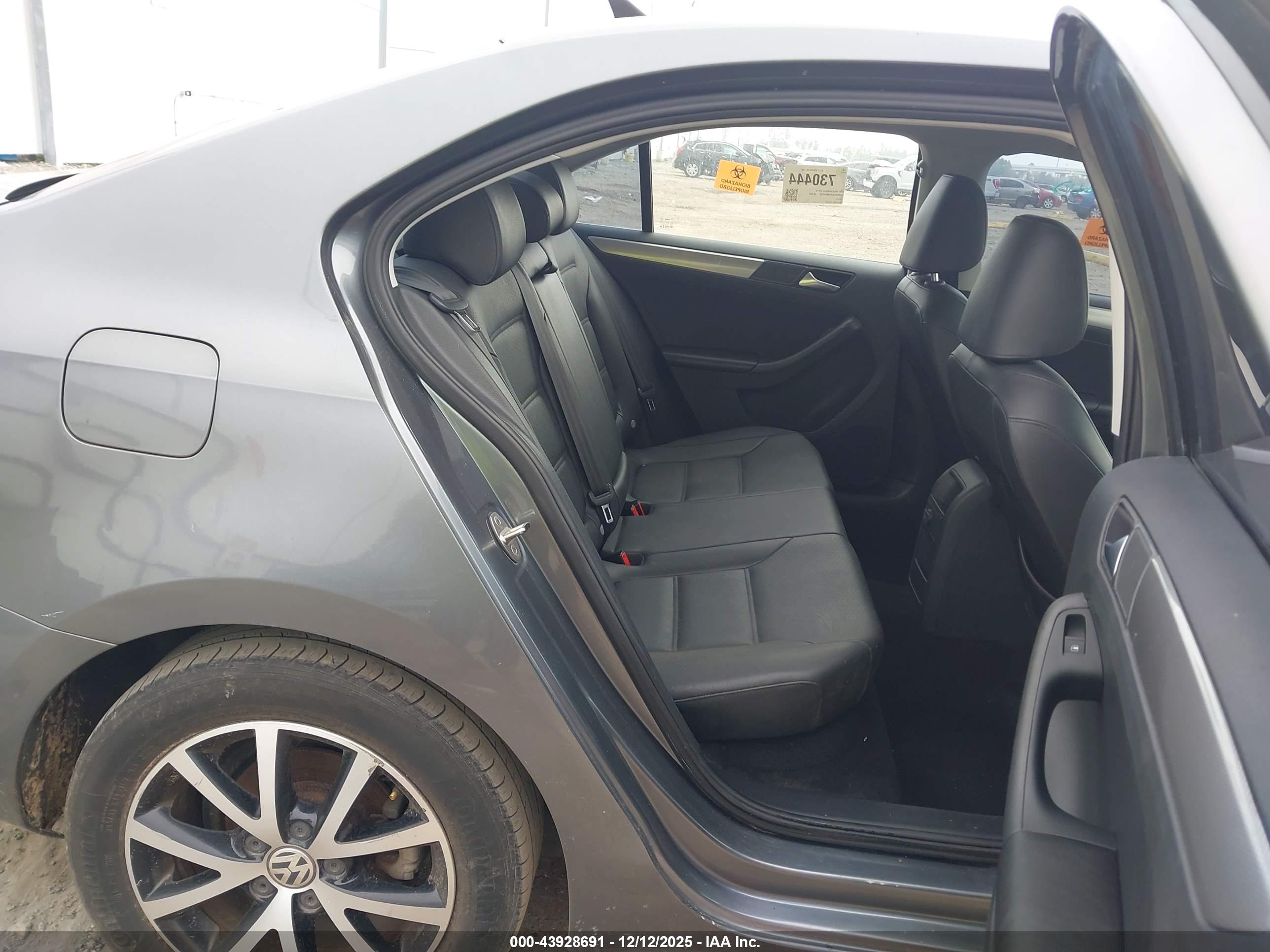 VOLKSWAGEN JETTA image 5