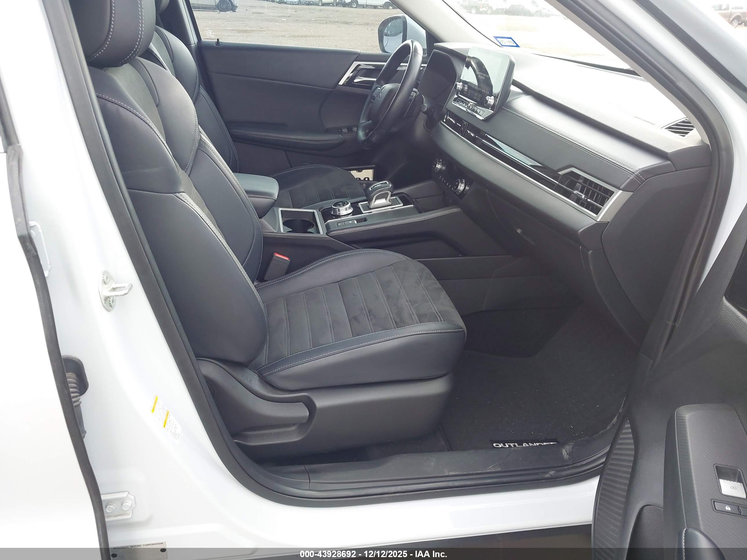 MITSUBISHI OUTLANDER image 5