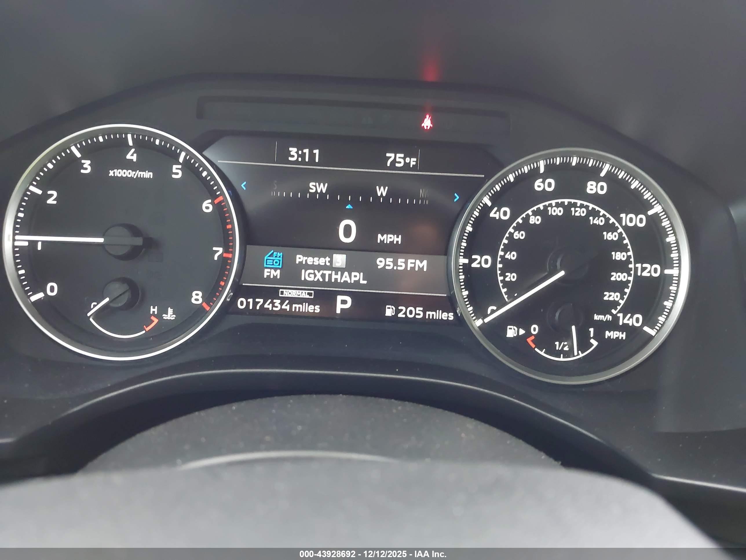 MITSUBISHI OUTLANDER image 7