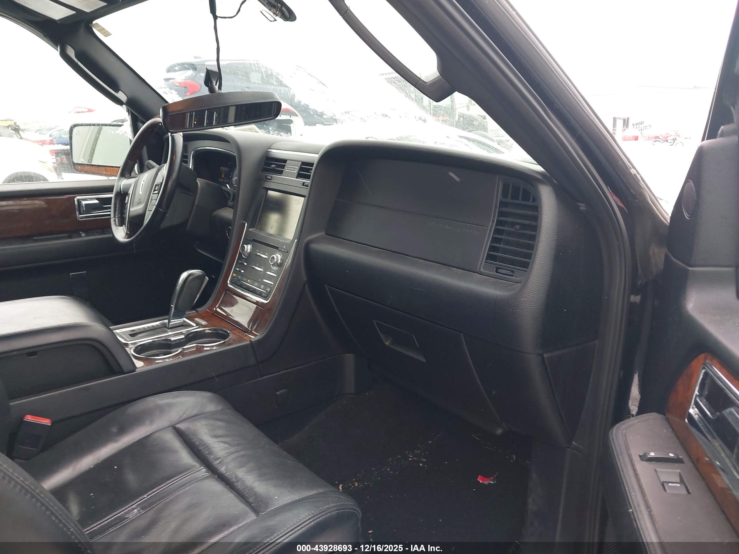 LINCOLN NAVIGATOR image 5