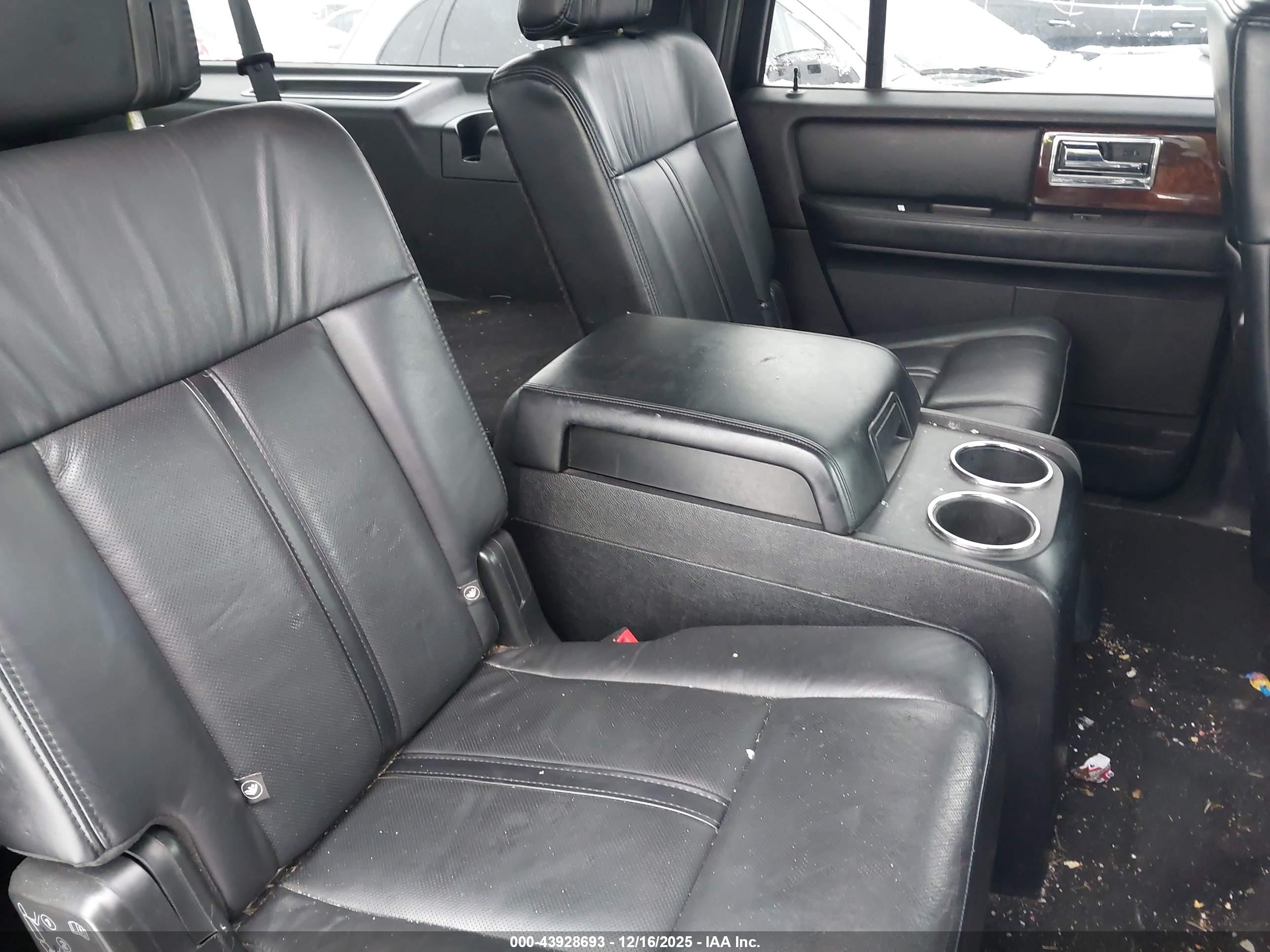 LINCOLN NAVIGATOR image 8