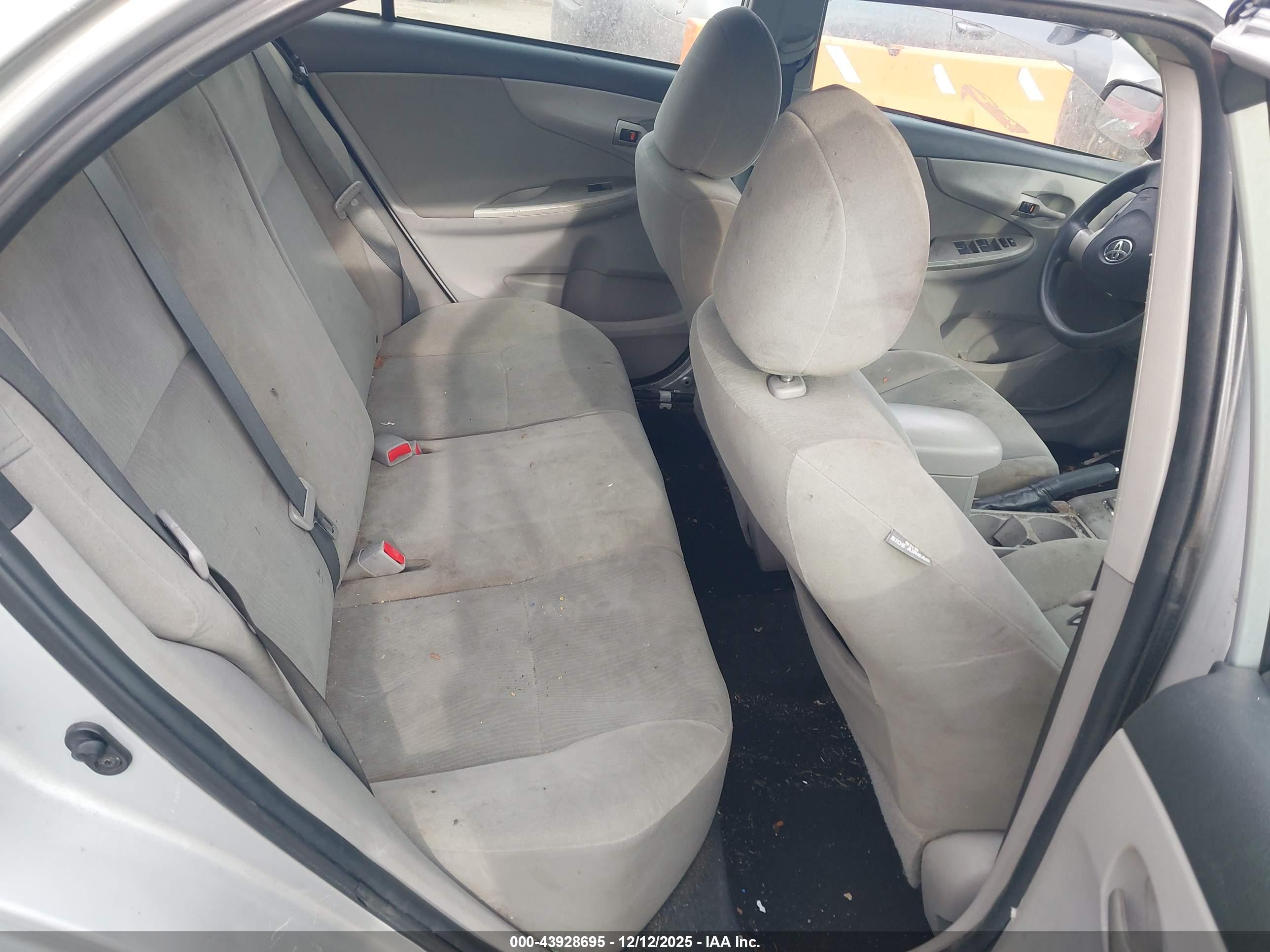 TOYOTA COROLLA image 8