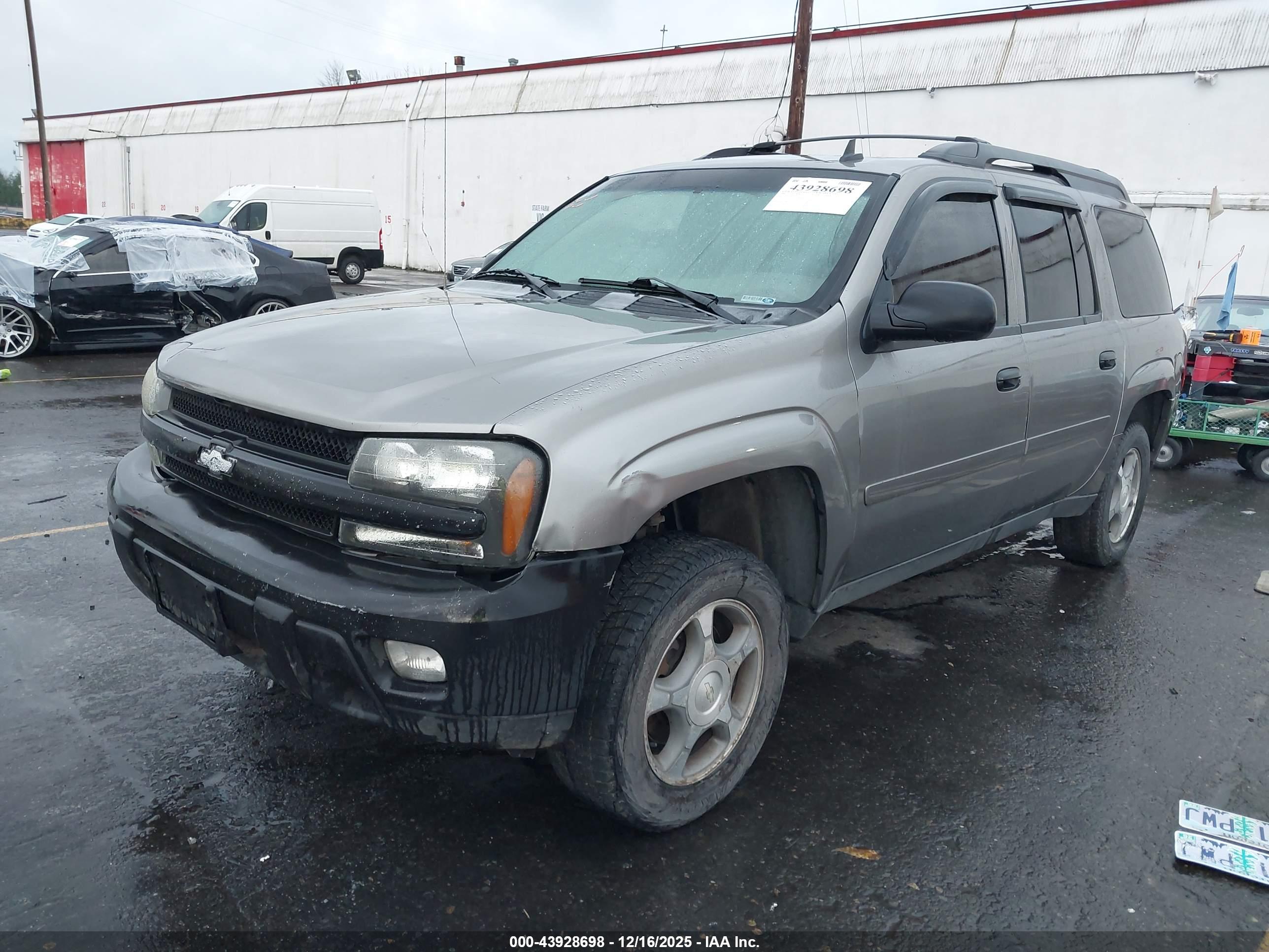 CHEVROLET TRAILBLAZER image 2