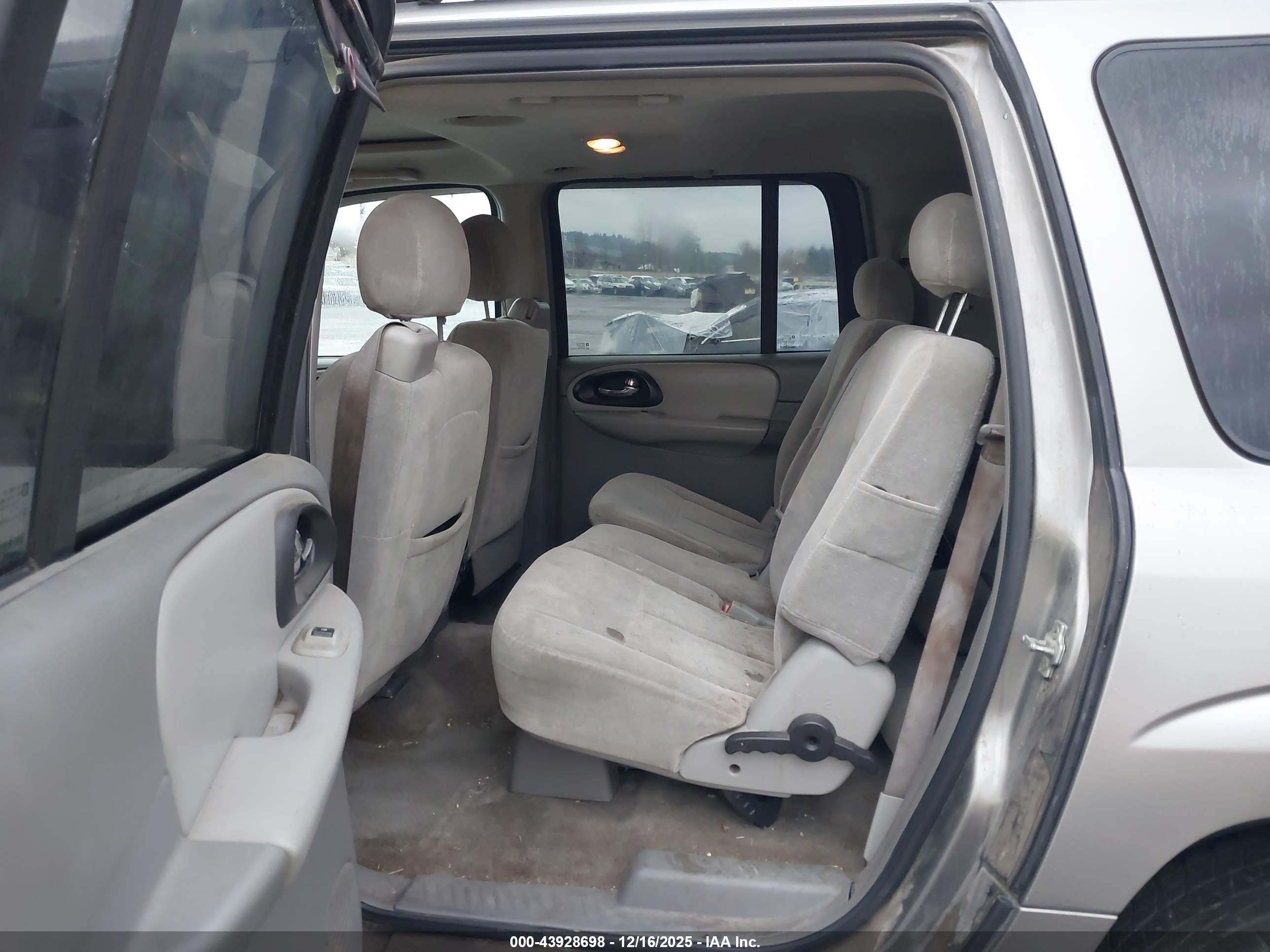 CHEVROLET TRAILBLAZER image 8
