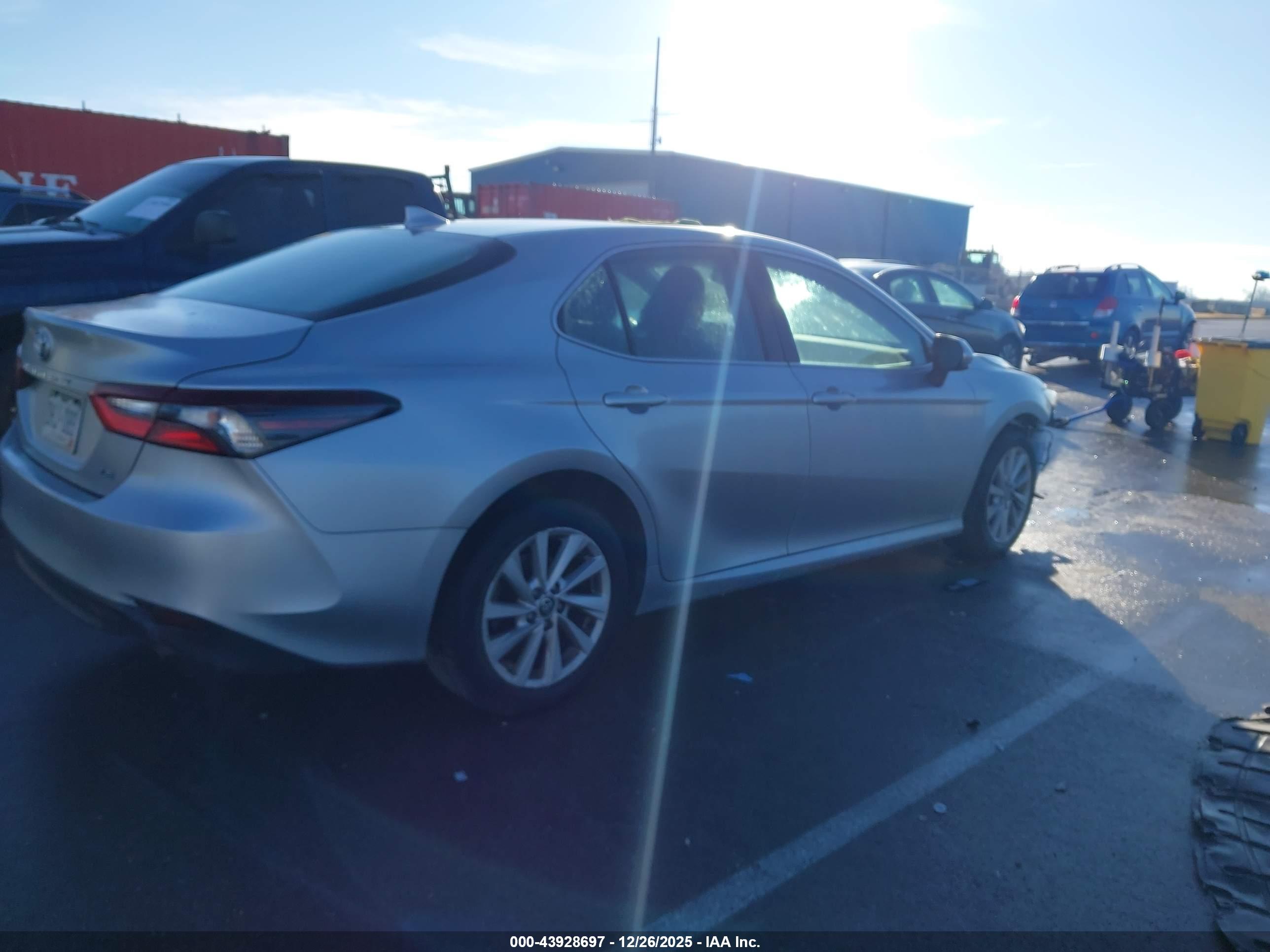 TOYOTA CAMRY image 4
