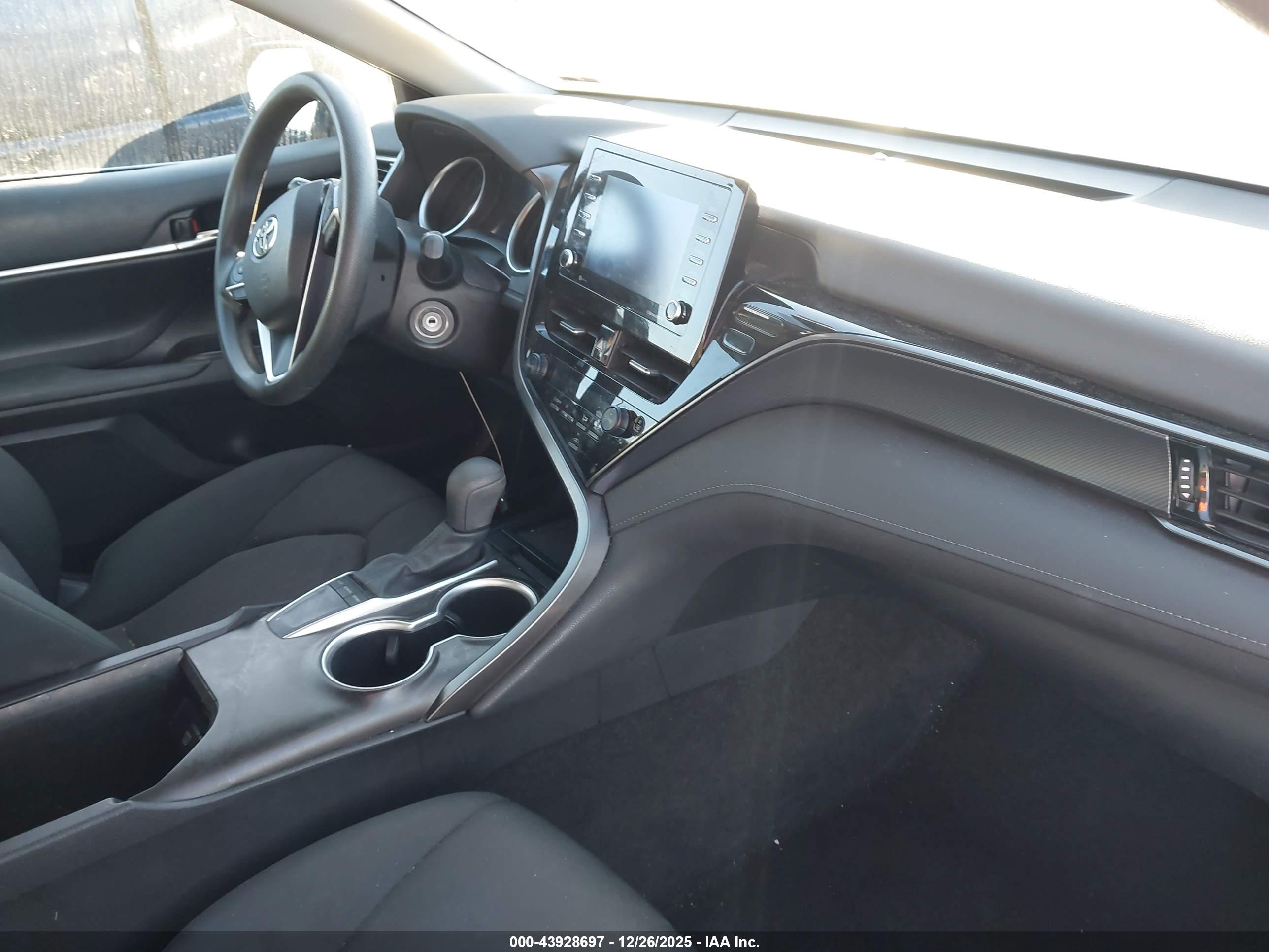 TOYOTA CAMRY image 5