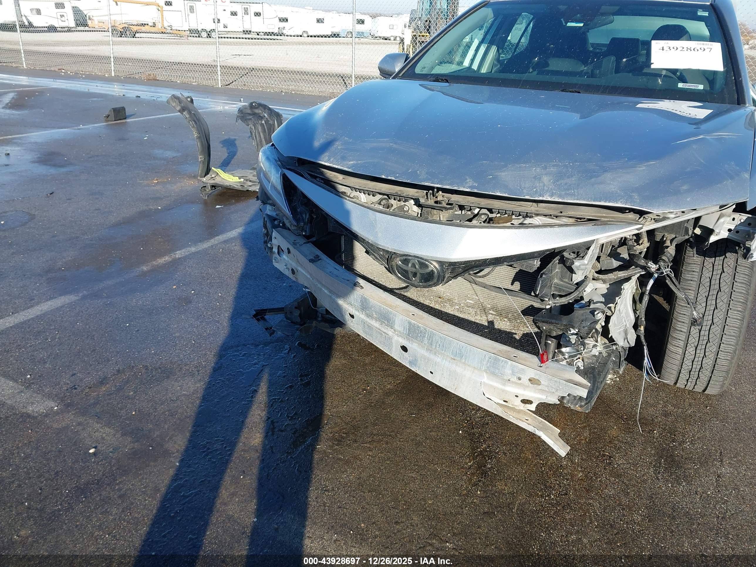 TOYOTA CAMRY image 6