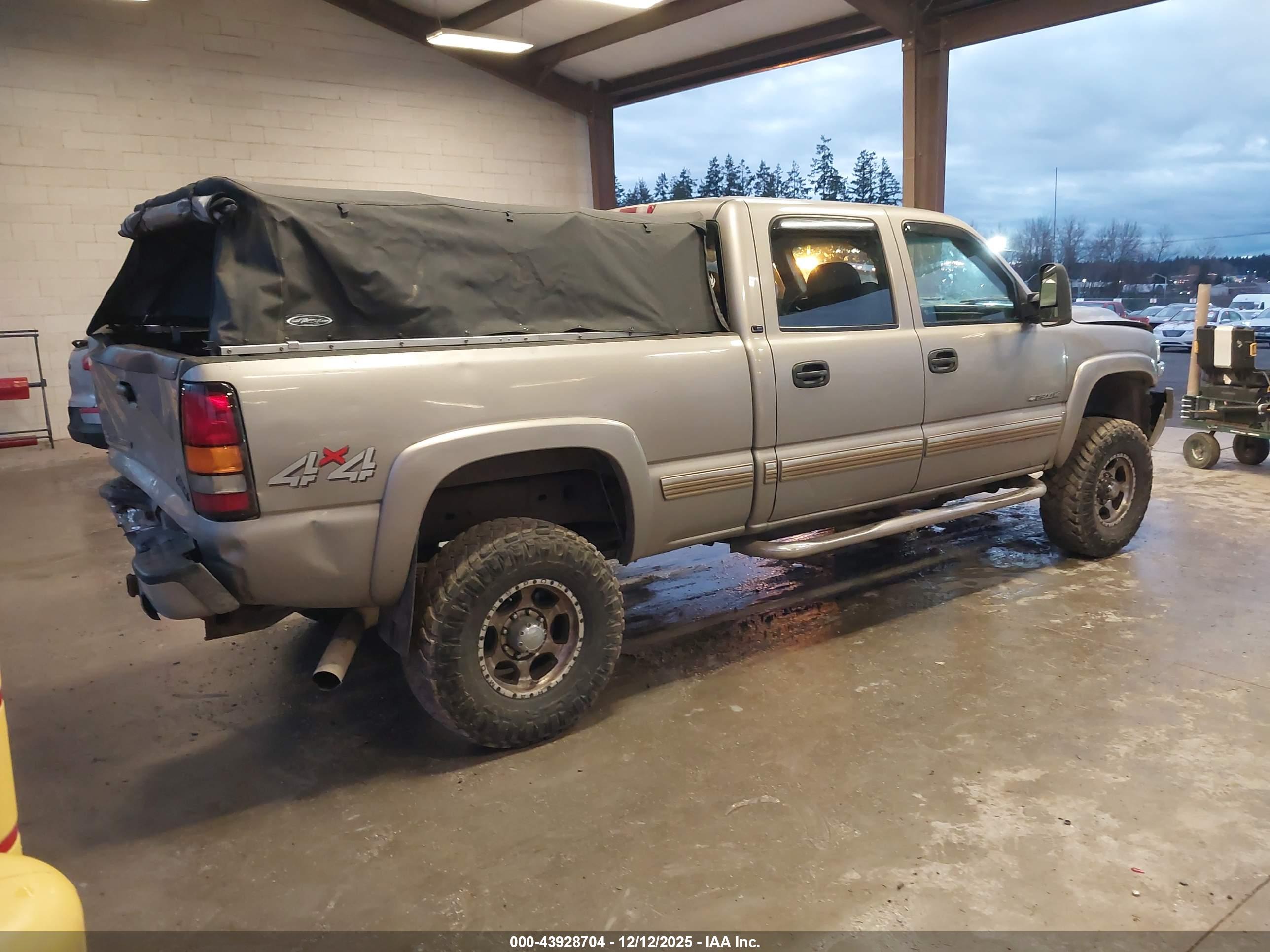 CHEVROLET SILVERADO image 4
