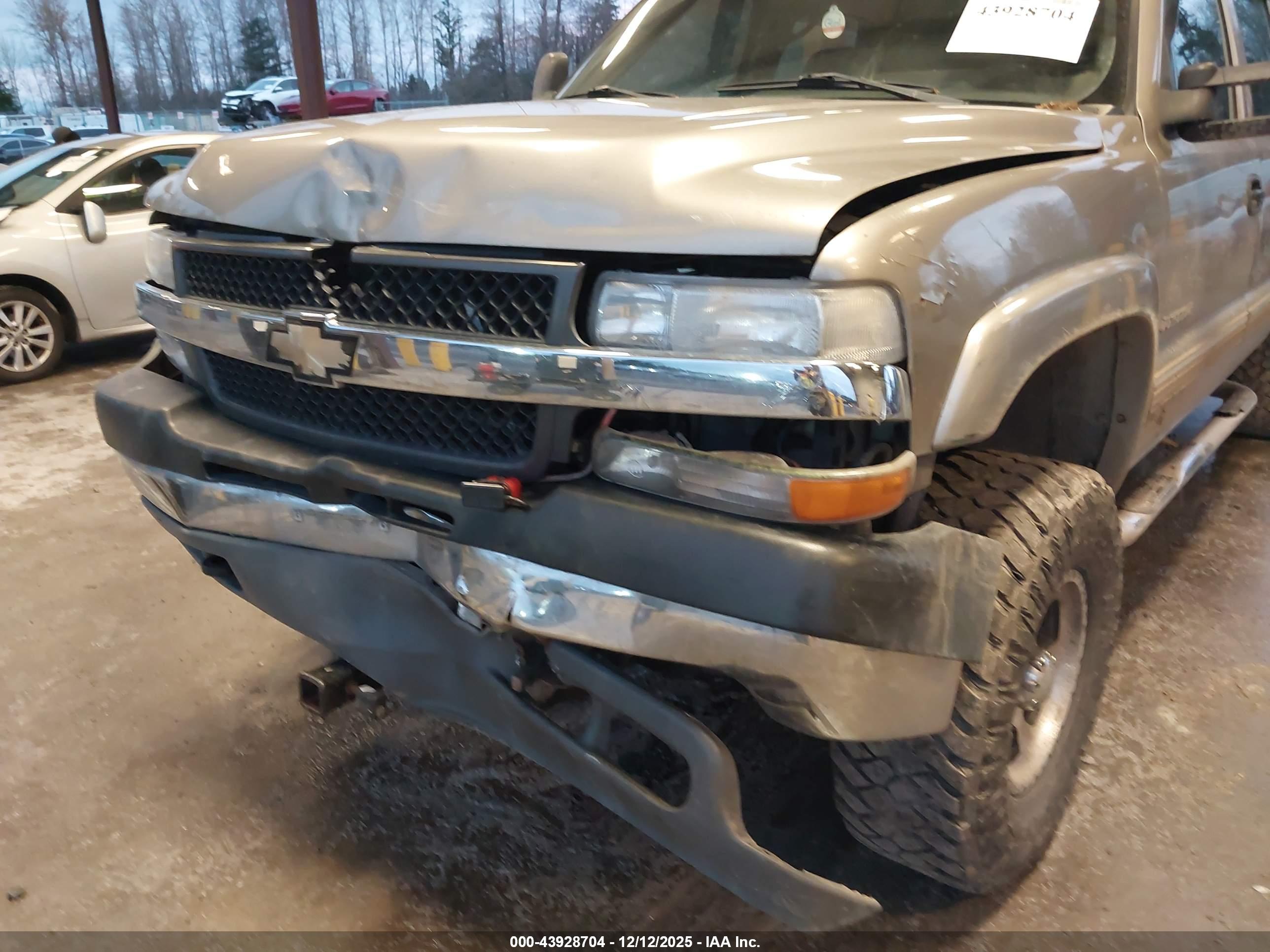 CHEVROLET SILVERADO image 6