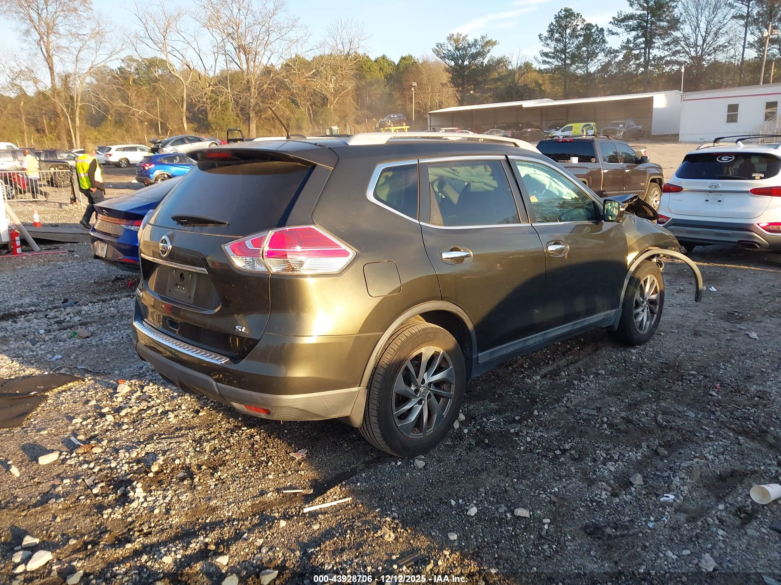 NISSAN ROGUE image 4