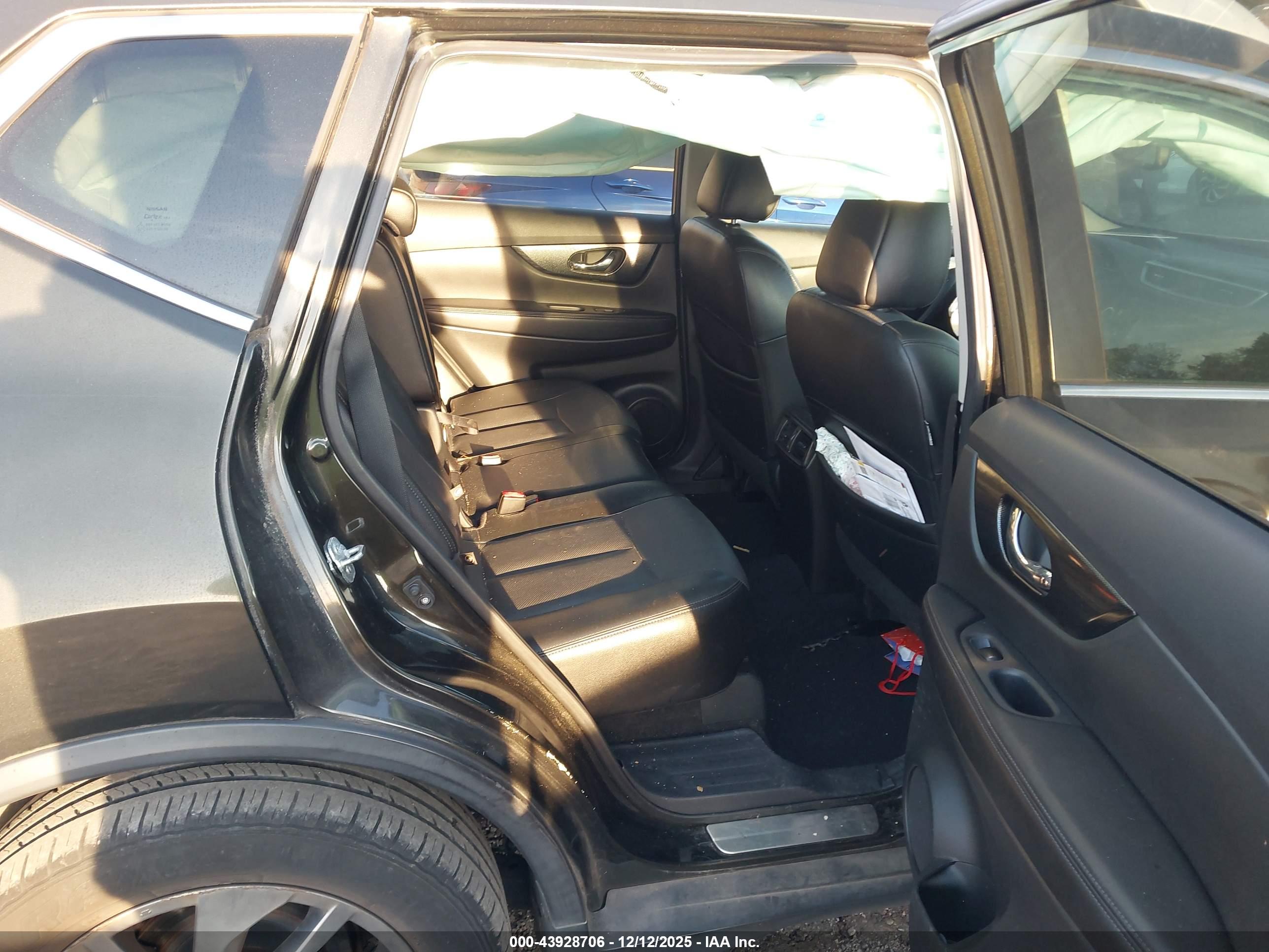 NISSAN ROGUE image 8