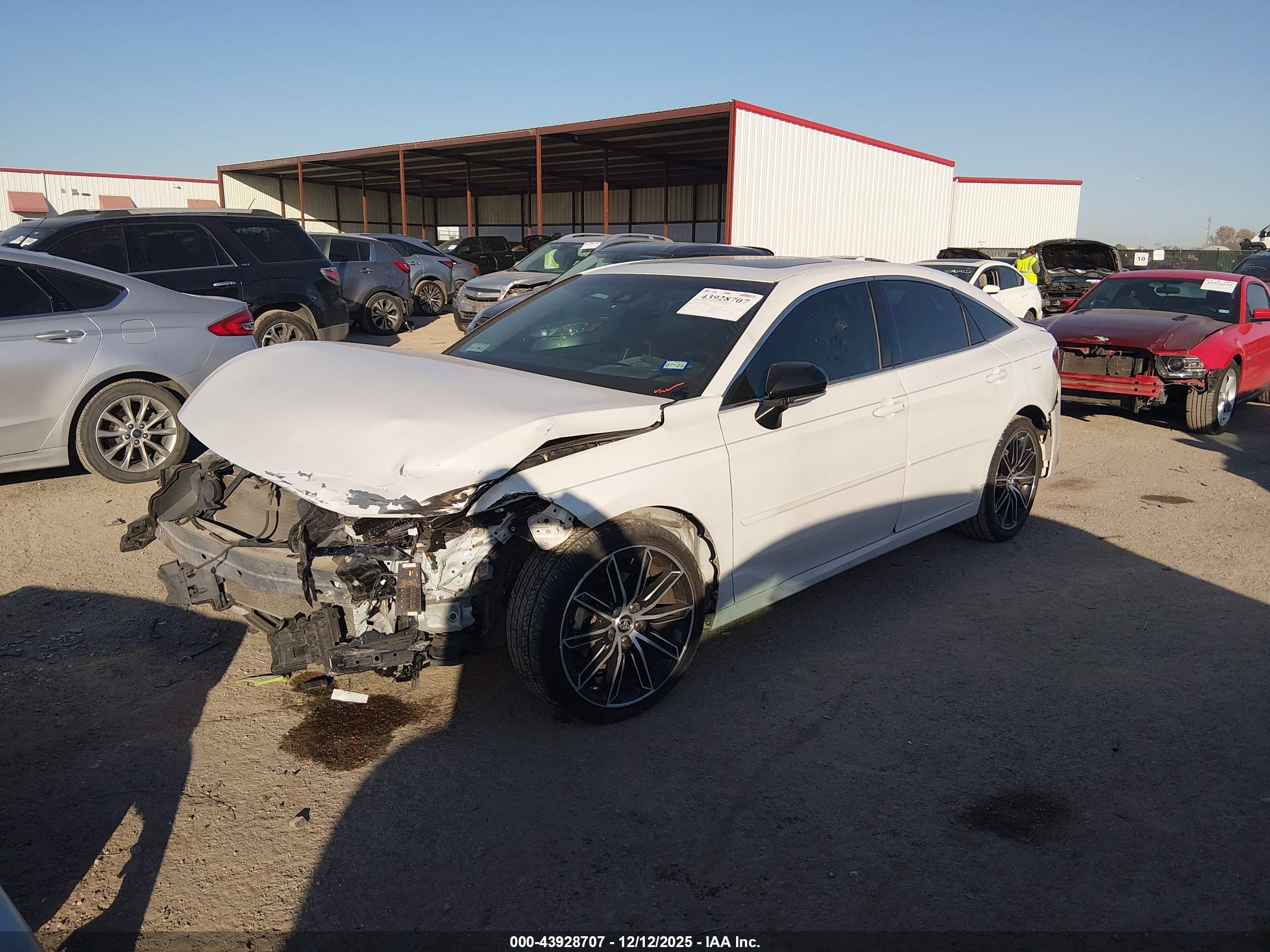TOYOTA AVALON image 2