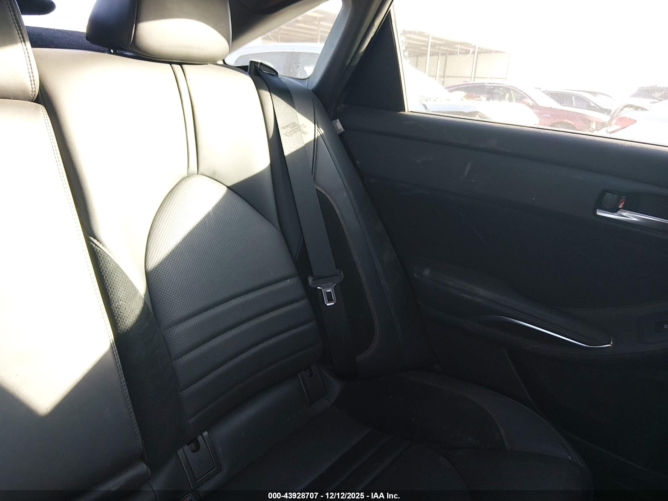 TOYOTA AVALON image 8