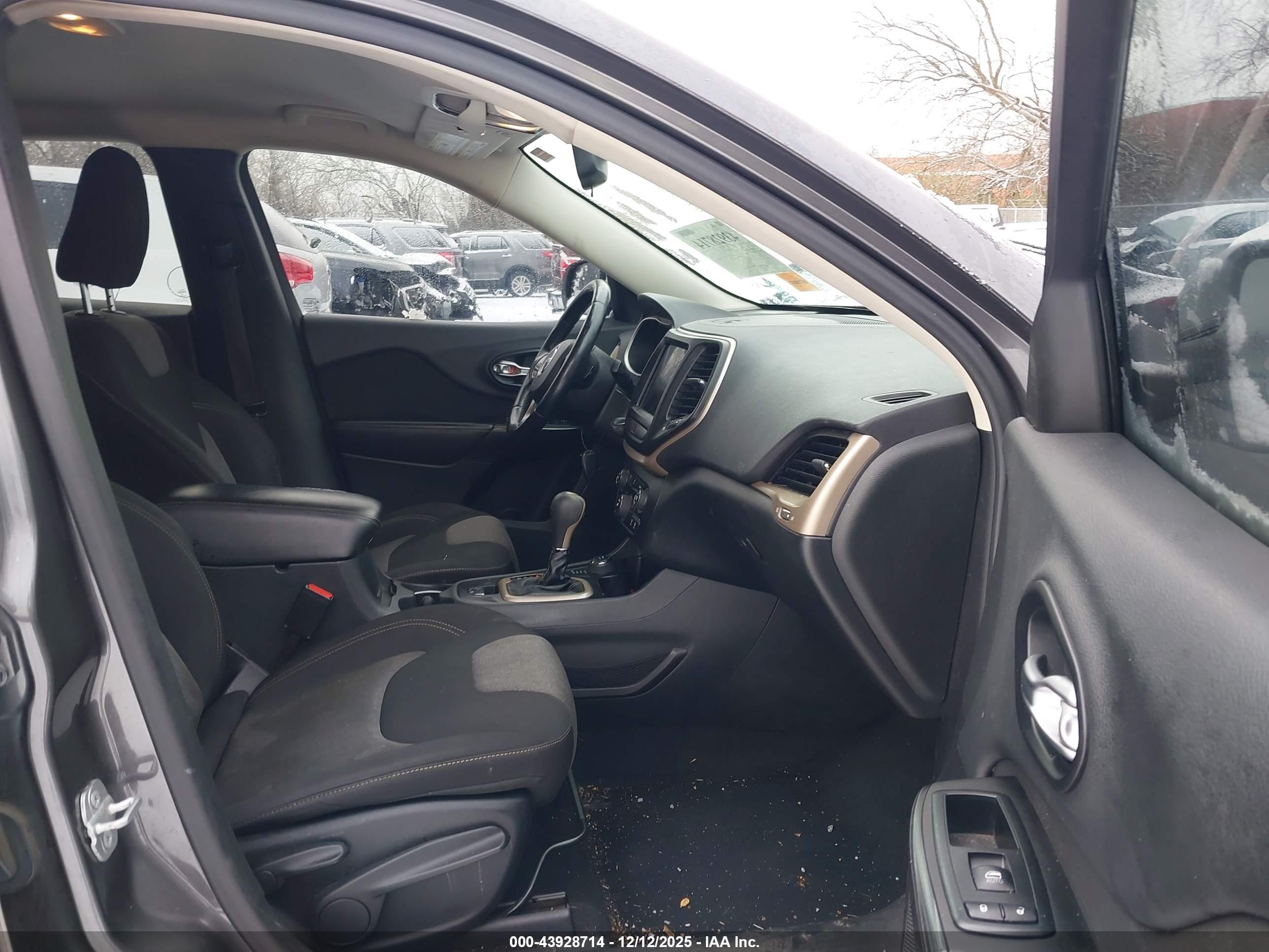 JEEP CHEROKEE image 5