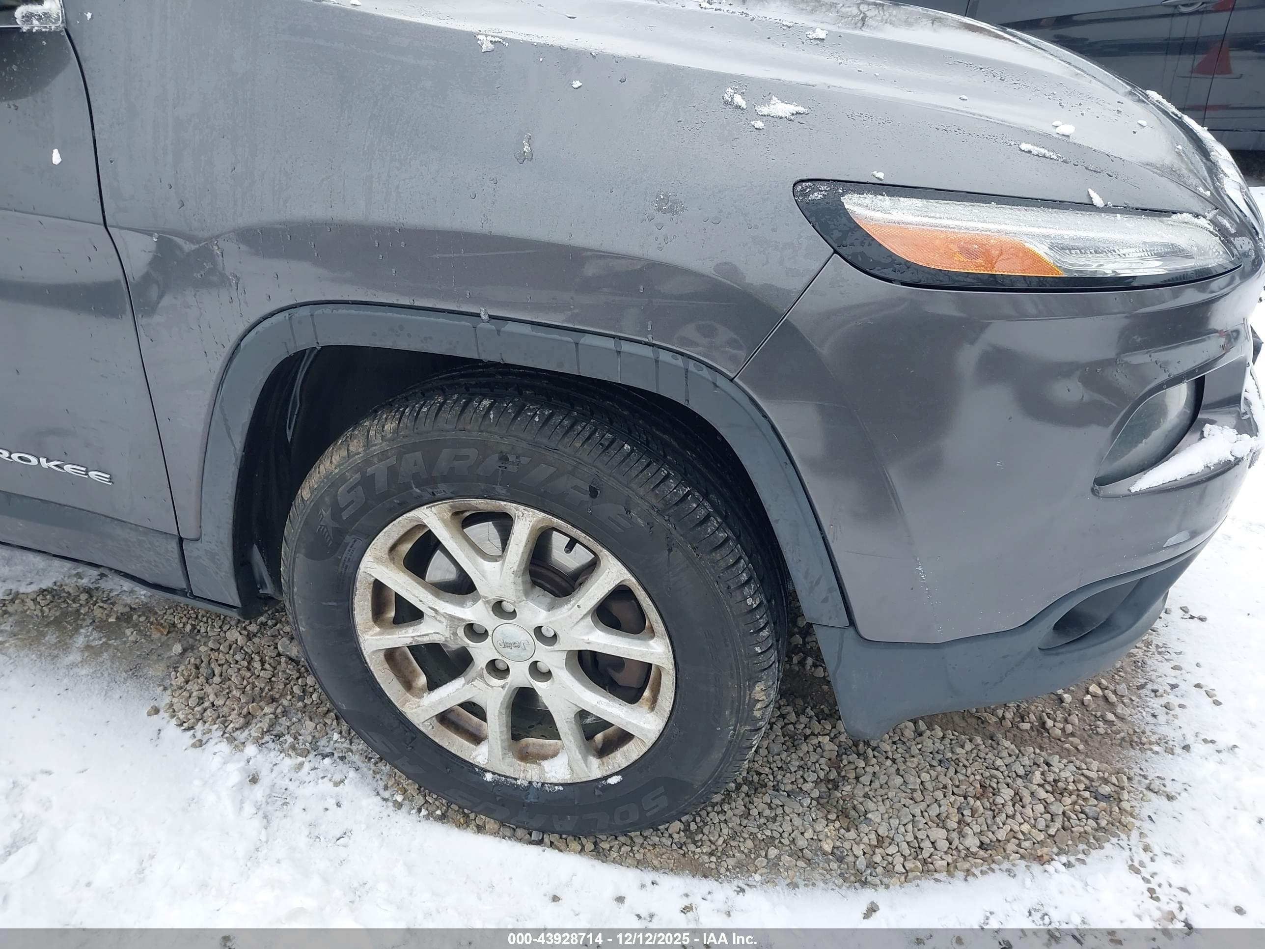 JEEP CHEROKEE image 6
