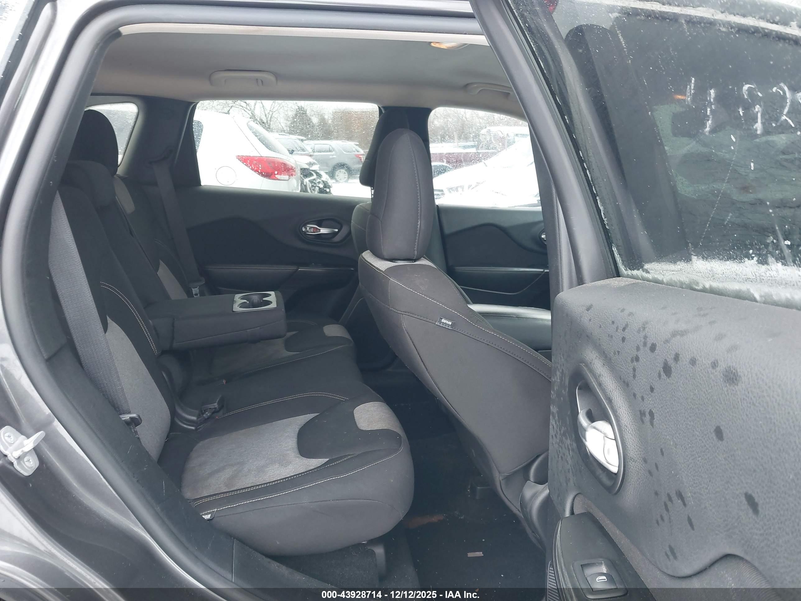 JEEP CHEROKEE image 8