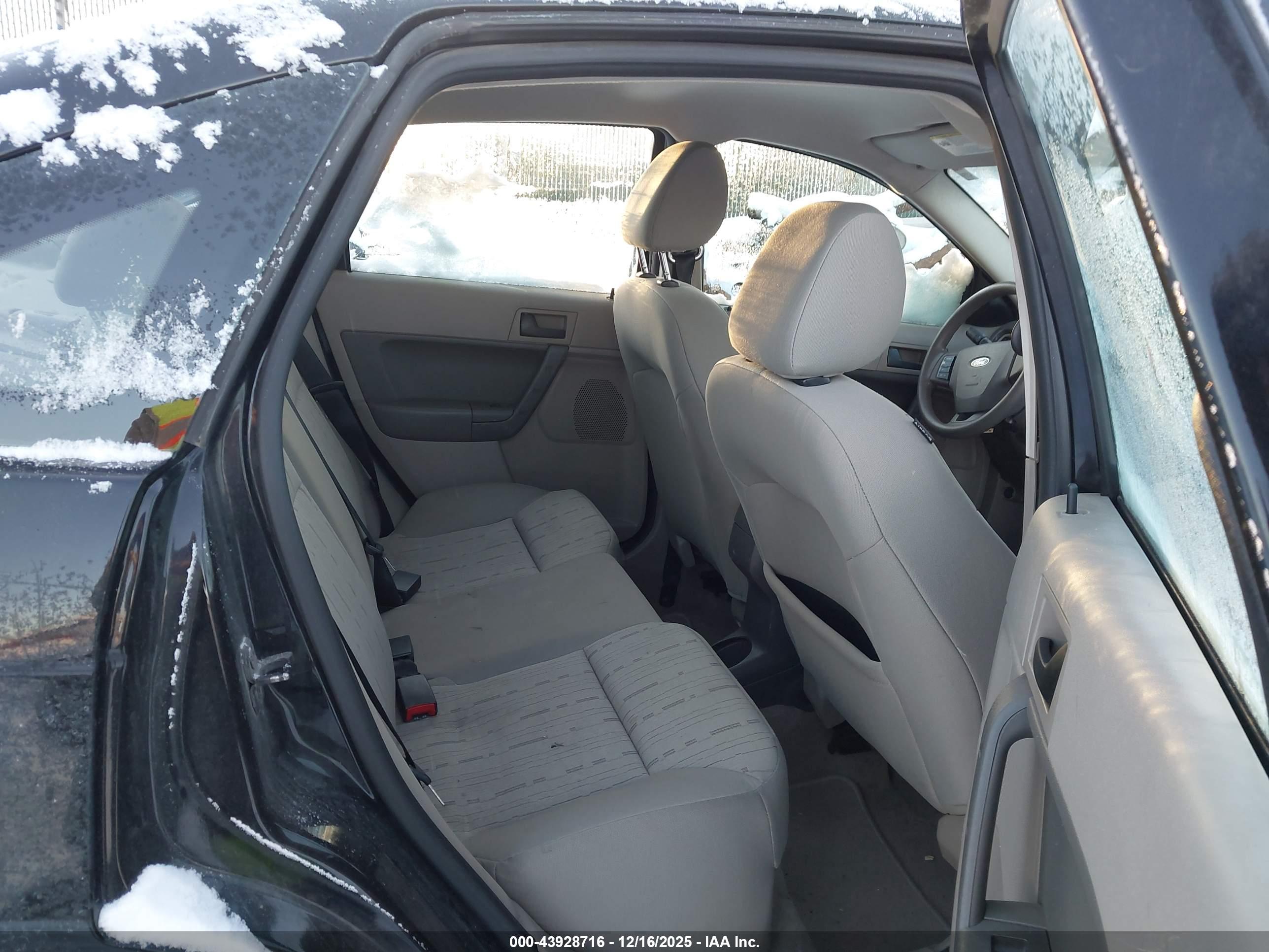 FORD FOCUS image 8