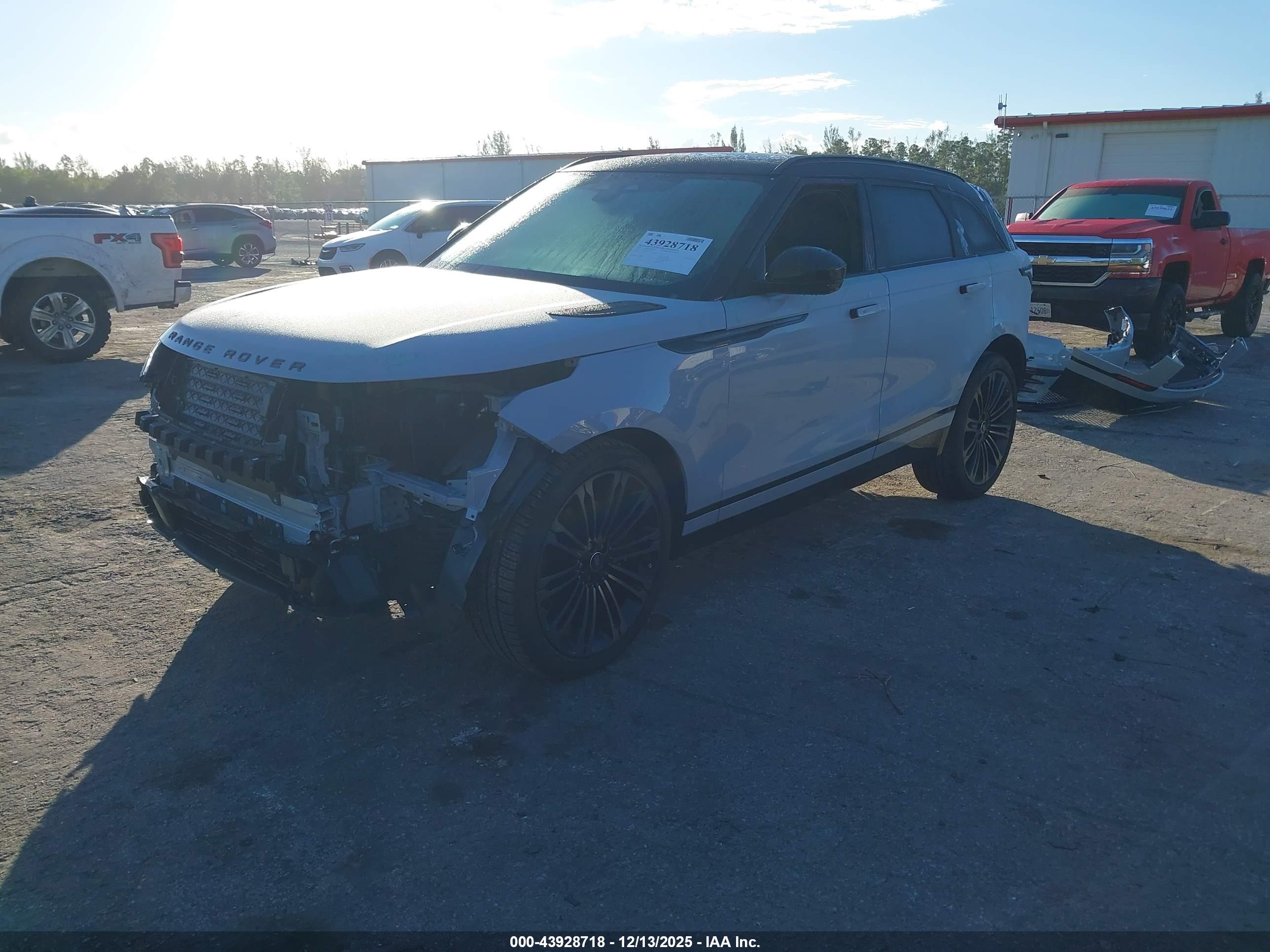 LAND ROVER image 2